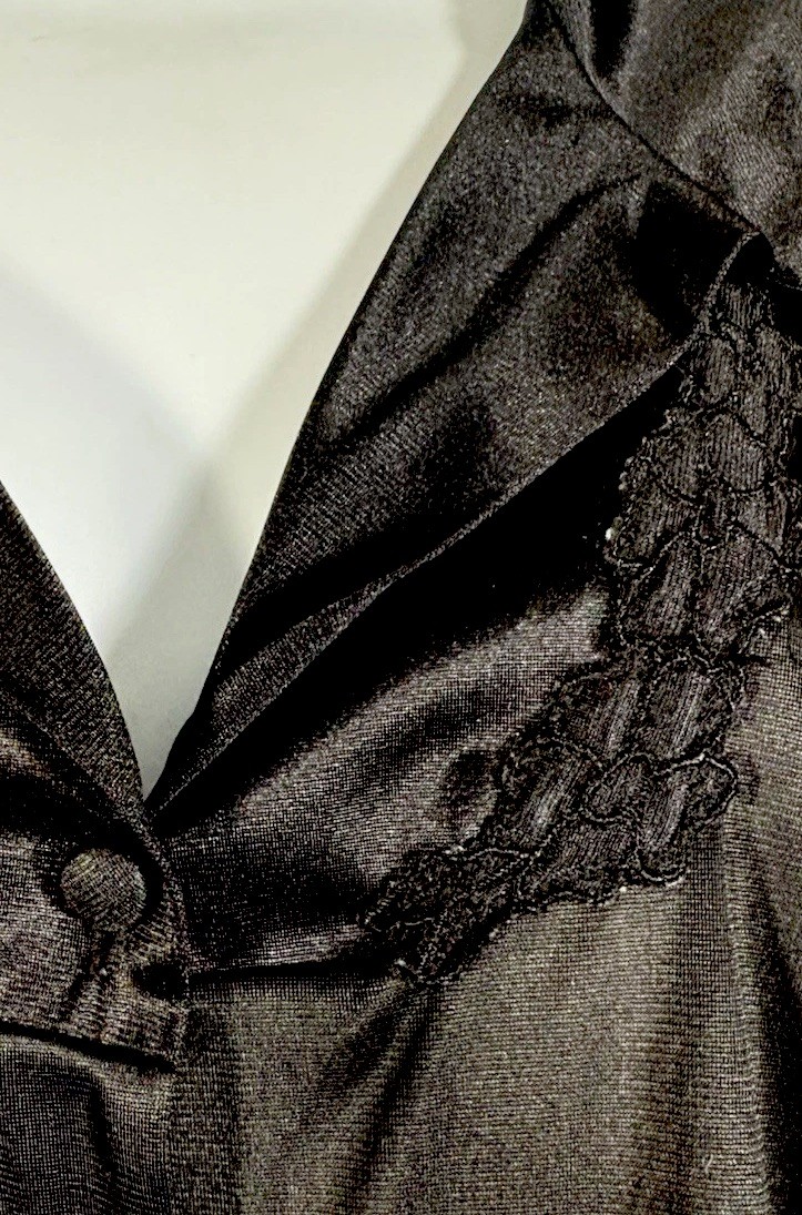 Vanity Fair Black LIQUID Satin Robe Sz XXL Knee Length EUC Vintage