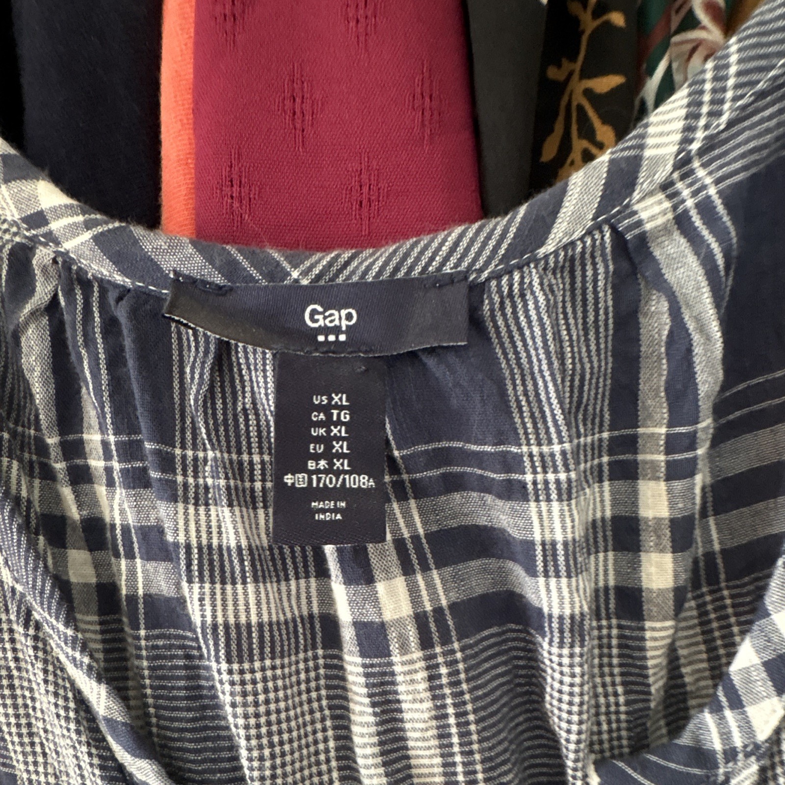 Gap Women’s XL Blue/White Plaid V-Neck Sleeveless Button-Front Blouse