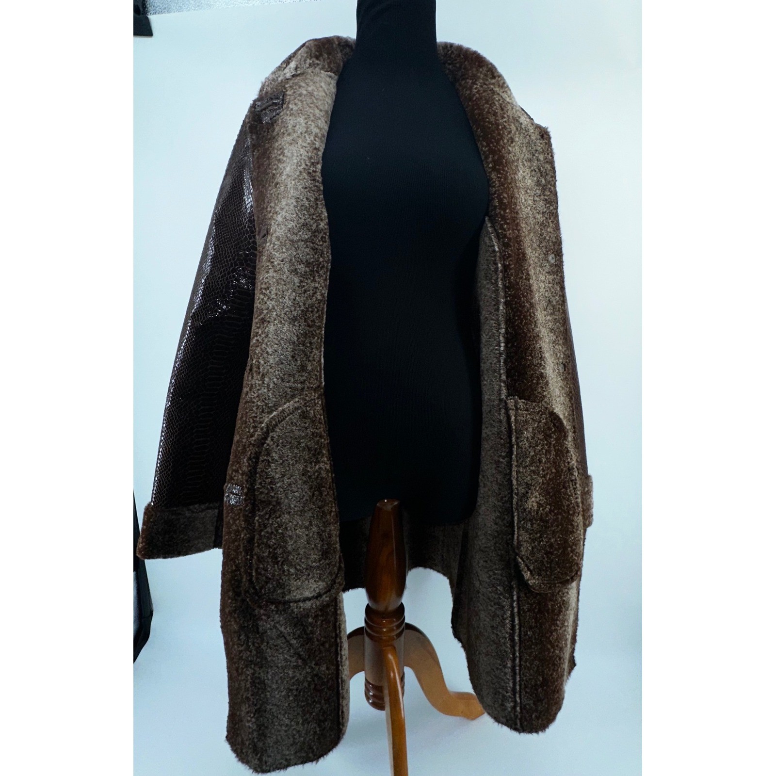 New Dennis Basso Snakeskin Faux Fur Trim Coat Brown Shiny Unique Outerwear M