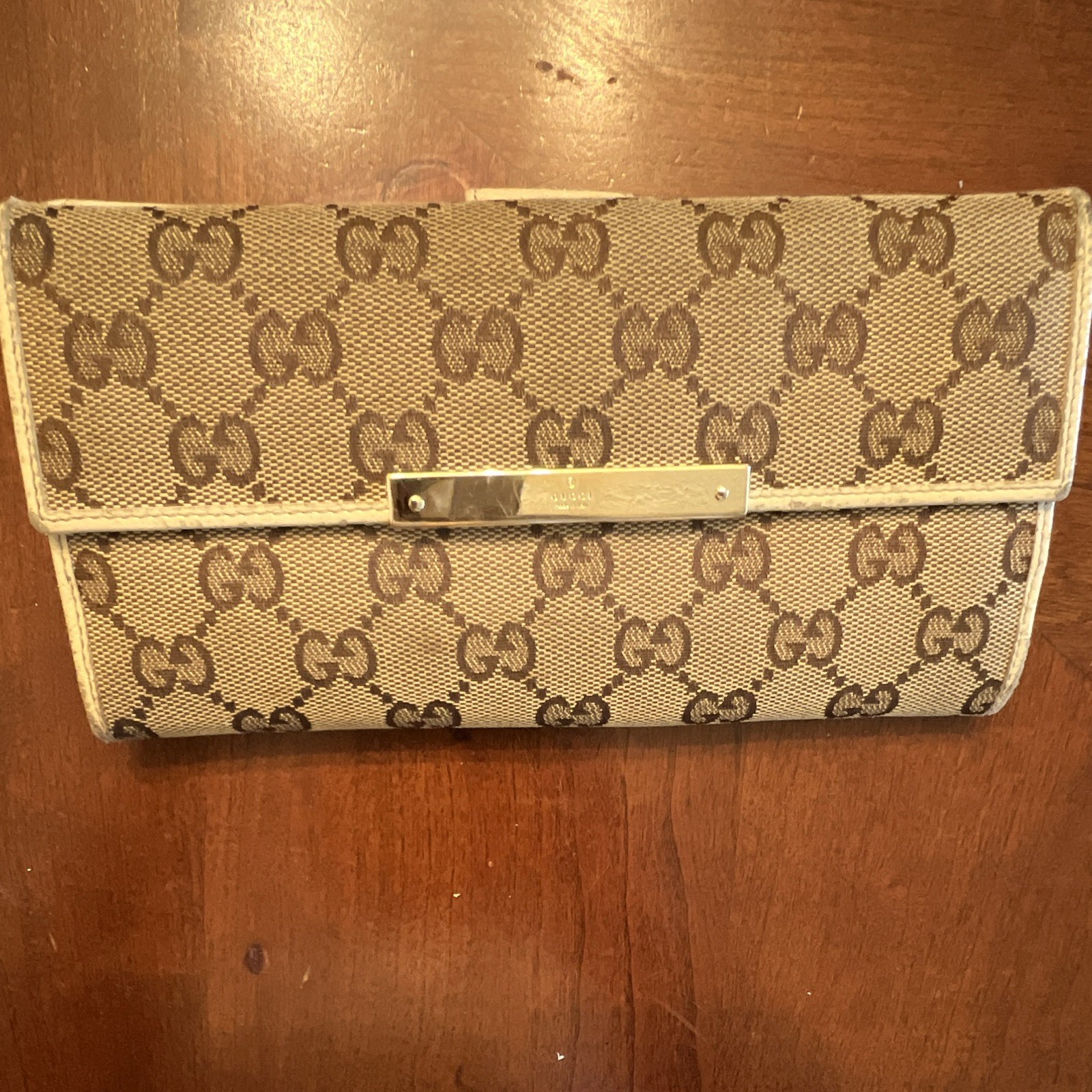 Gucci Women’s Beige Brown GG Logo Folding Wallet w/ Credit Card Slots
