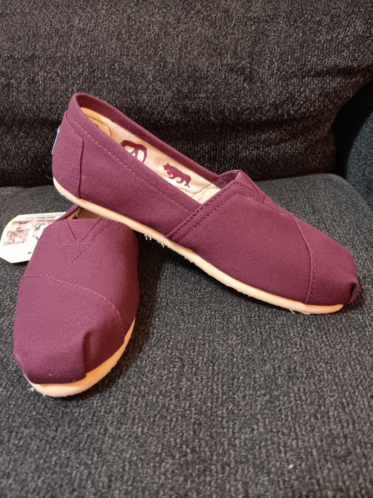 Tom’s Women’s Classics Canvas Flats Size US 6 WINE