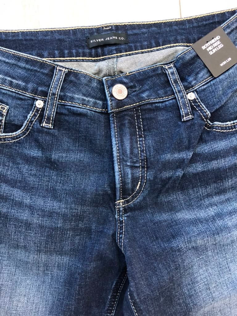 Silver Jeans Co. Women’s Chelsea Boyfriend Mid Rise Slim Leg Jeans 30W x 29L