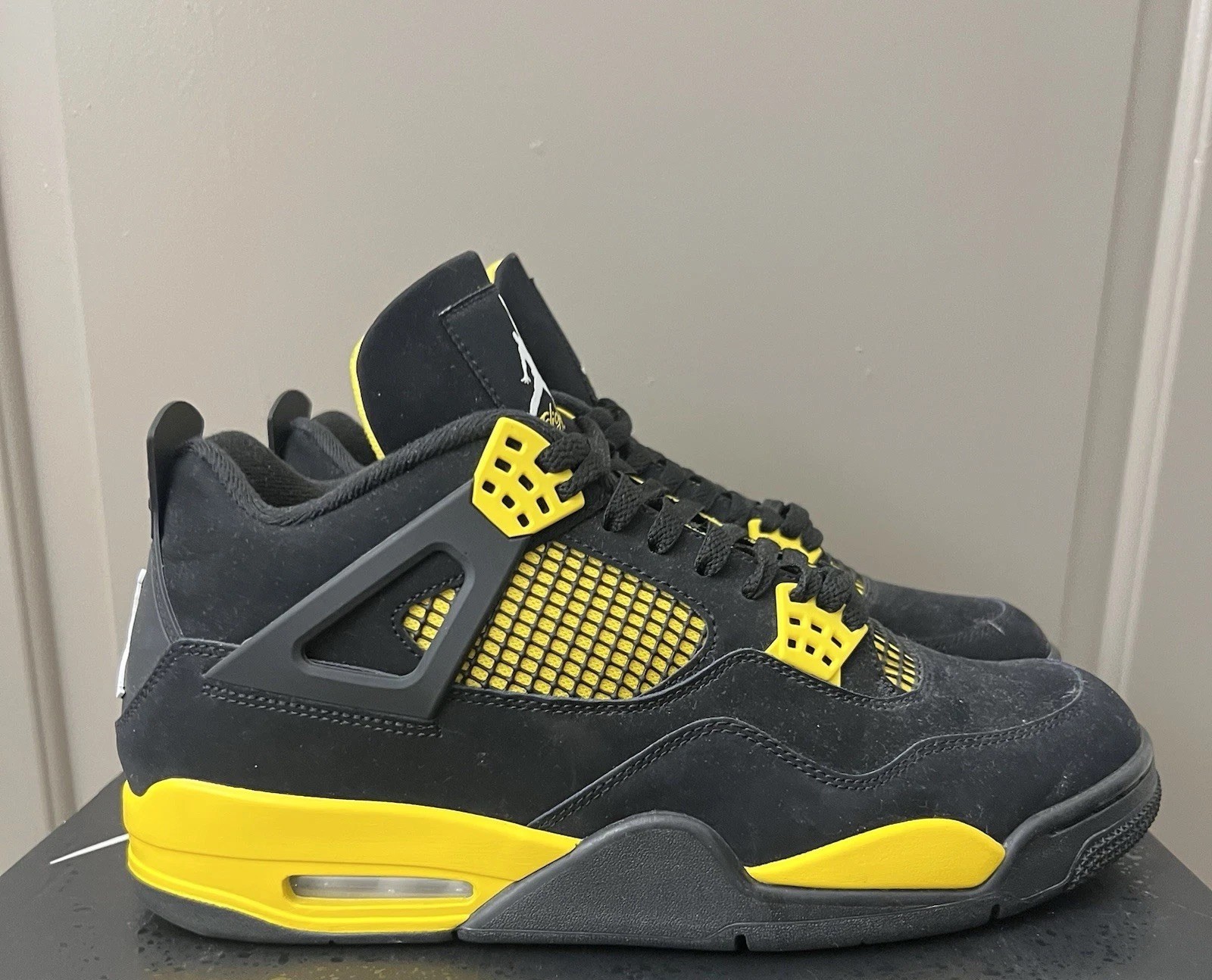 Air Jordan 4 Retro 2023 “Thunder” DH6927-017 Size 12M **no Box**