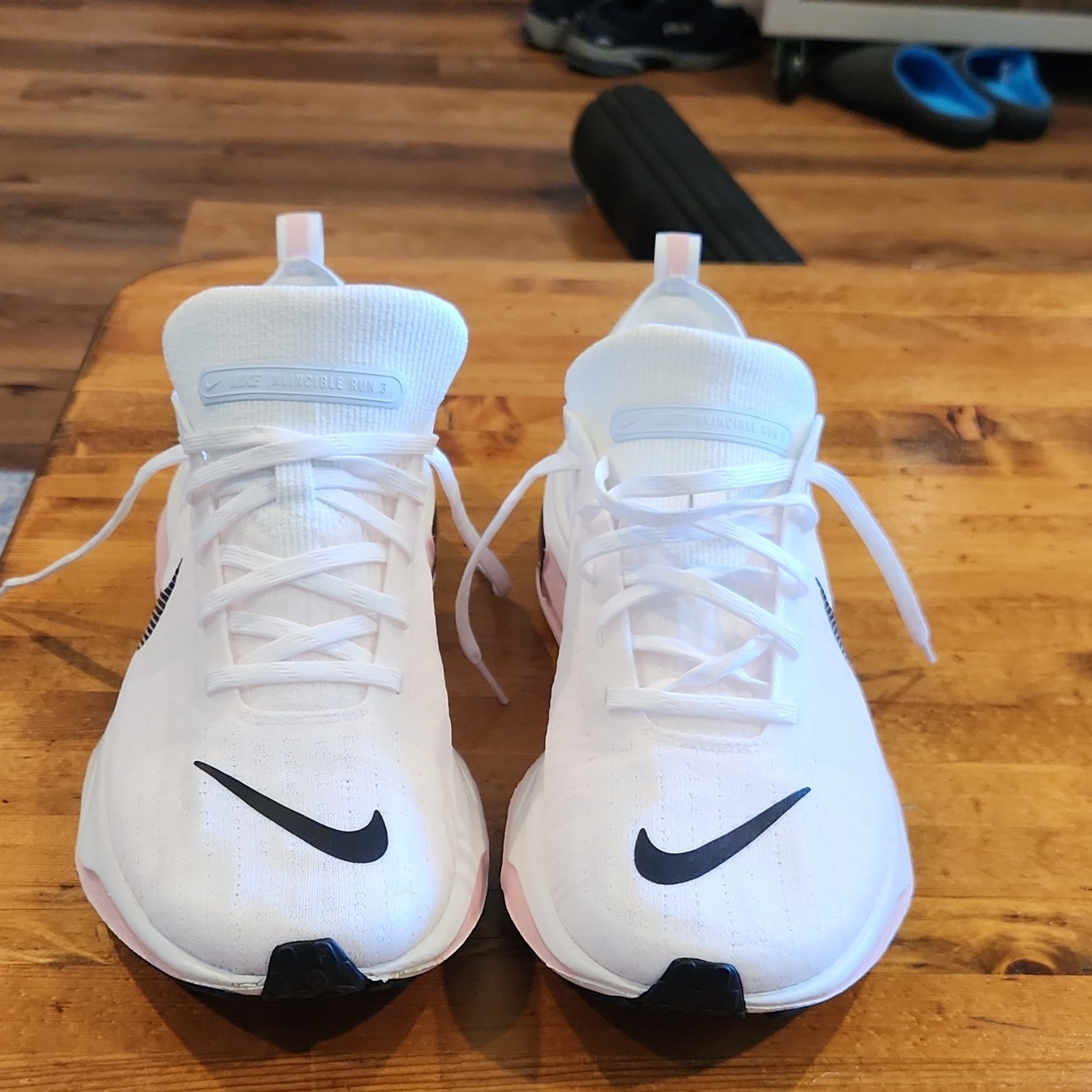 Invincible Run 3 Size 11 Womans