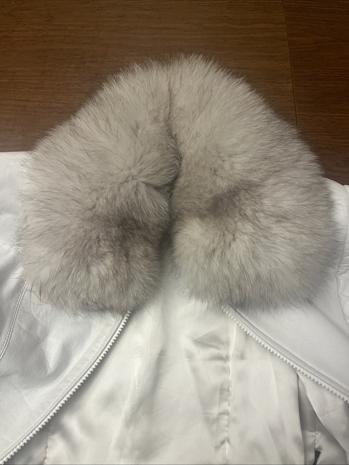 Vintage Genuine Leather White Jacket w/ Fur Collar – YKK Zip – Women’s Small