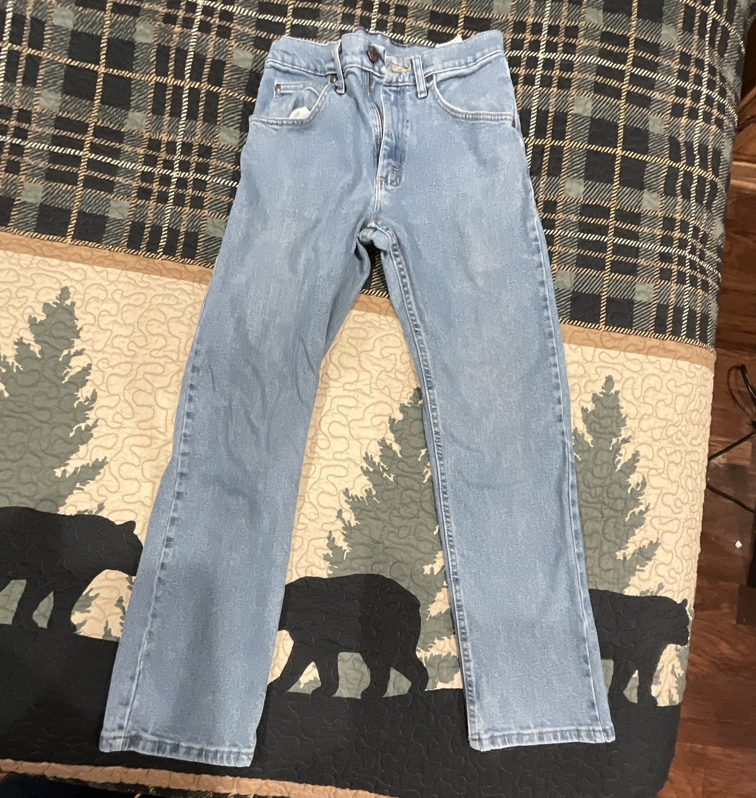 Wrangler Authentics Men’s Light Wash Blue Straight Jeans Regular Fit Mid Rise