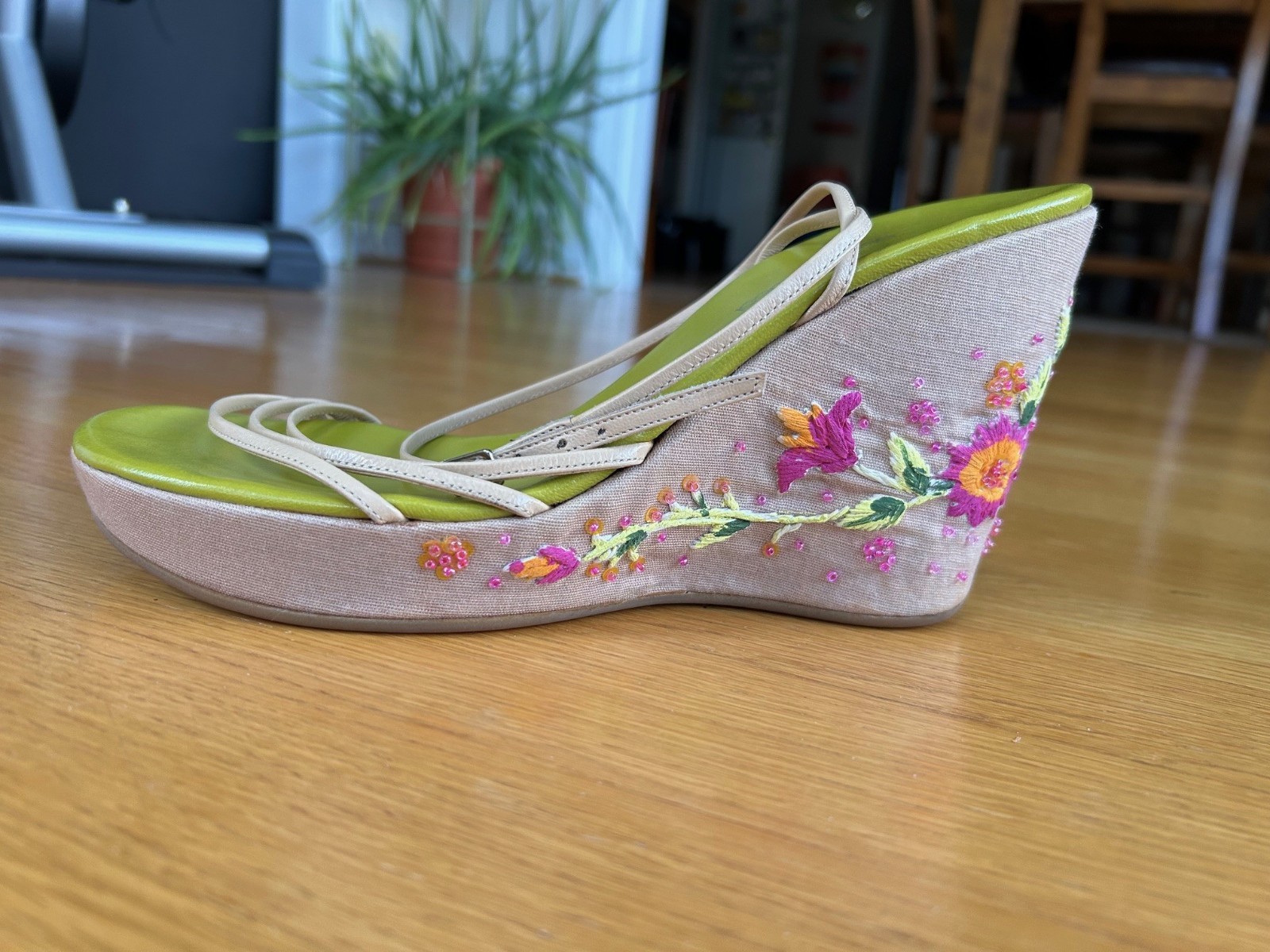 Sergio Rossi Beige Leather Rhinestone & Flower Espadrilles Sandals SZ IT 40 Good
