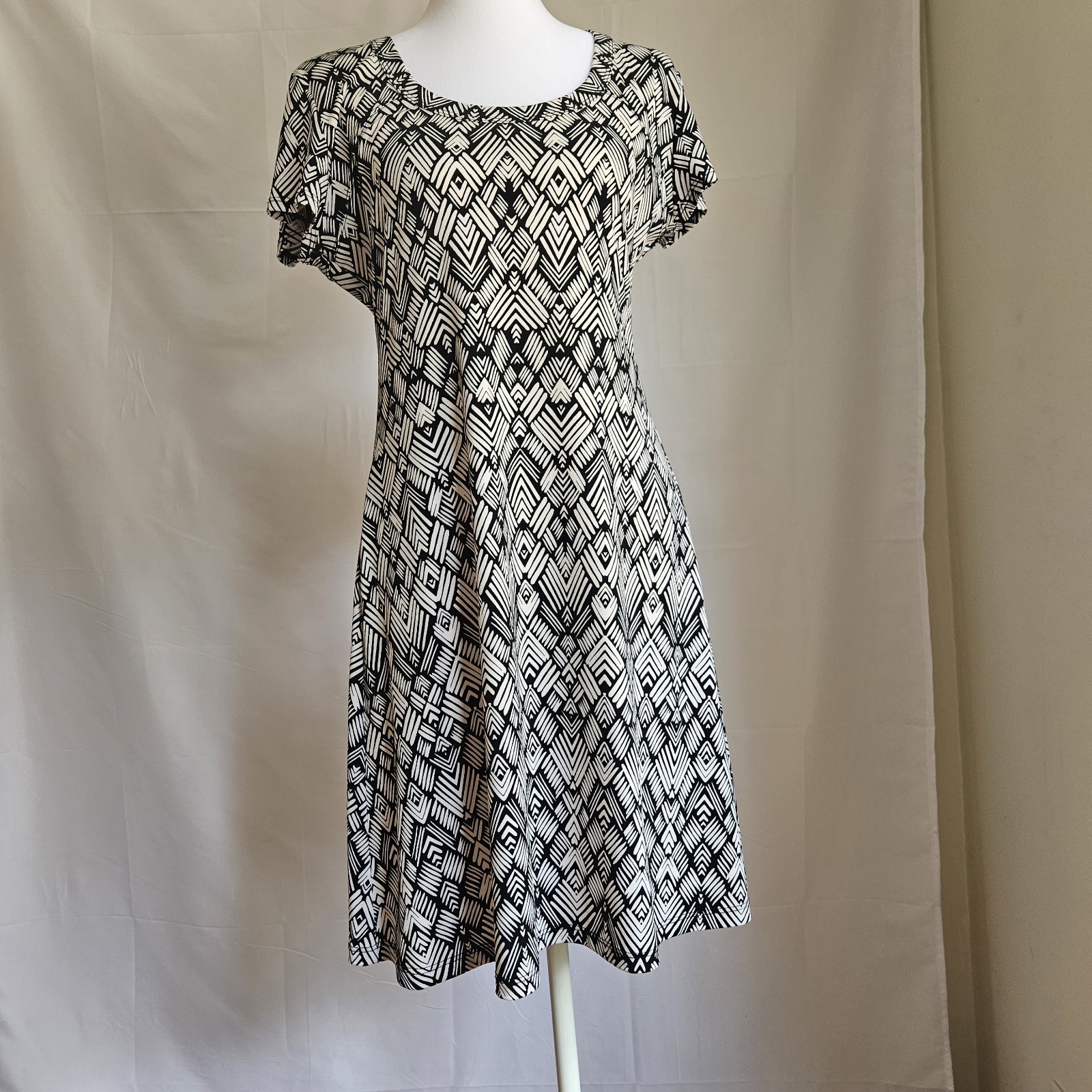 Karen Kane Black White Geometric Knit A-Line Scoop Neck Ruffle Dress S