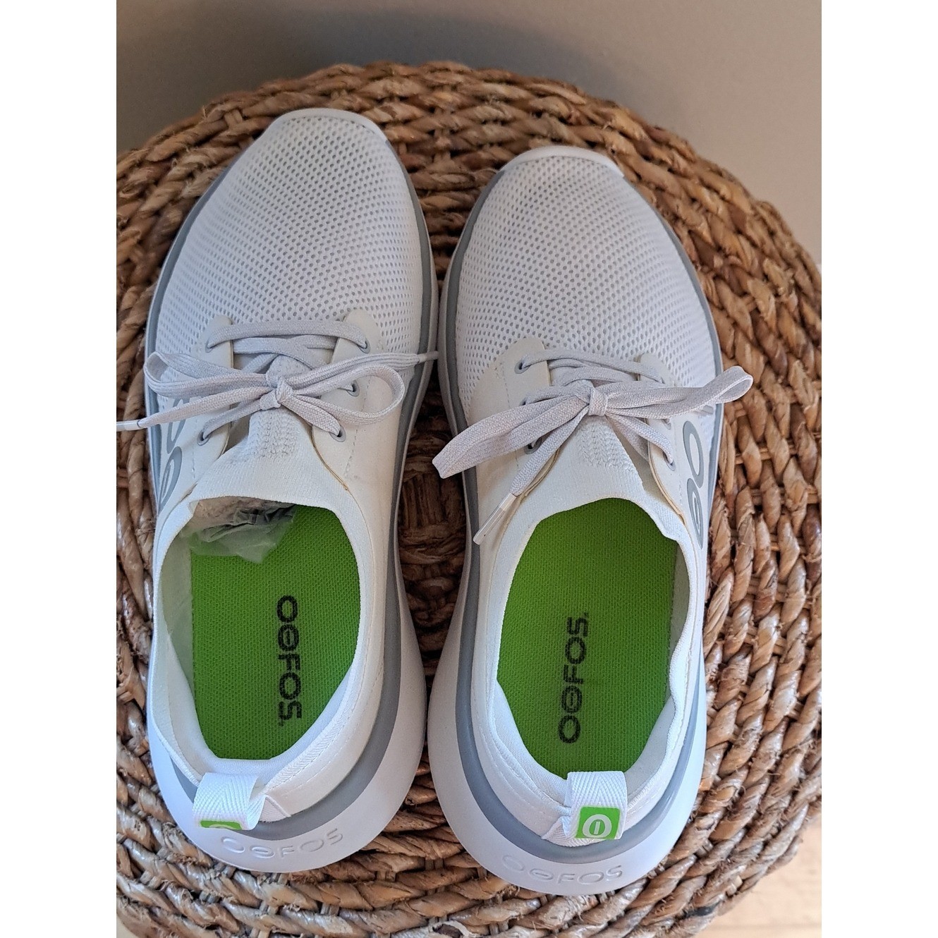 OOFOS Unisex OOmy Stride Recovery Athletic/Athleisure White Knit Sneakers W10/M8