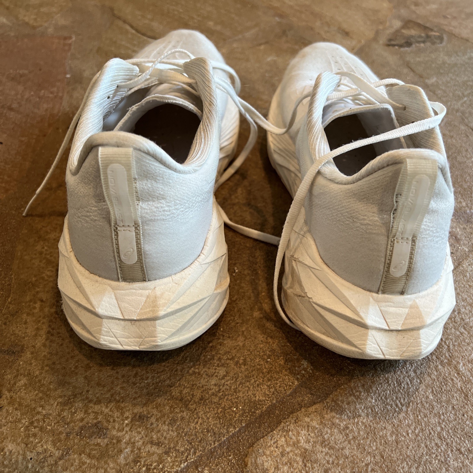 Mens ASICS Novablast 4 White/White Running Shoes. Size 10.5