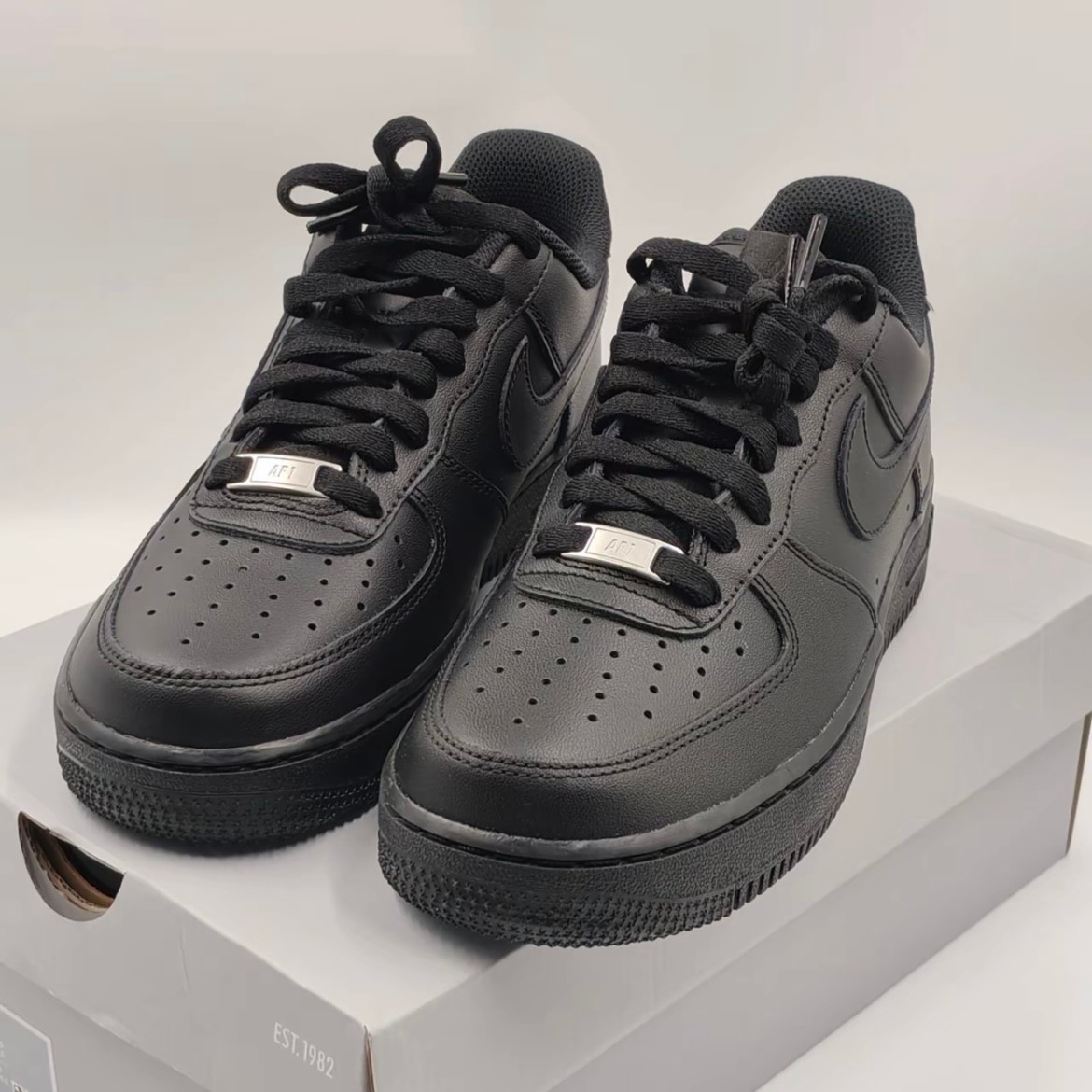 Men’s Nike Air Force 1 ’07 Low Triple Black/White Classic Sneakers US Men’s Size