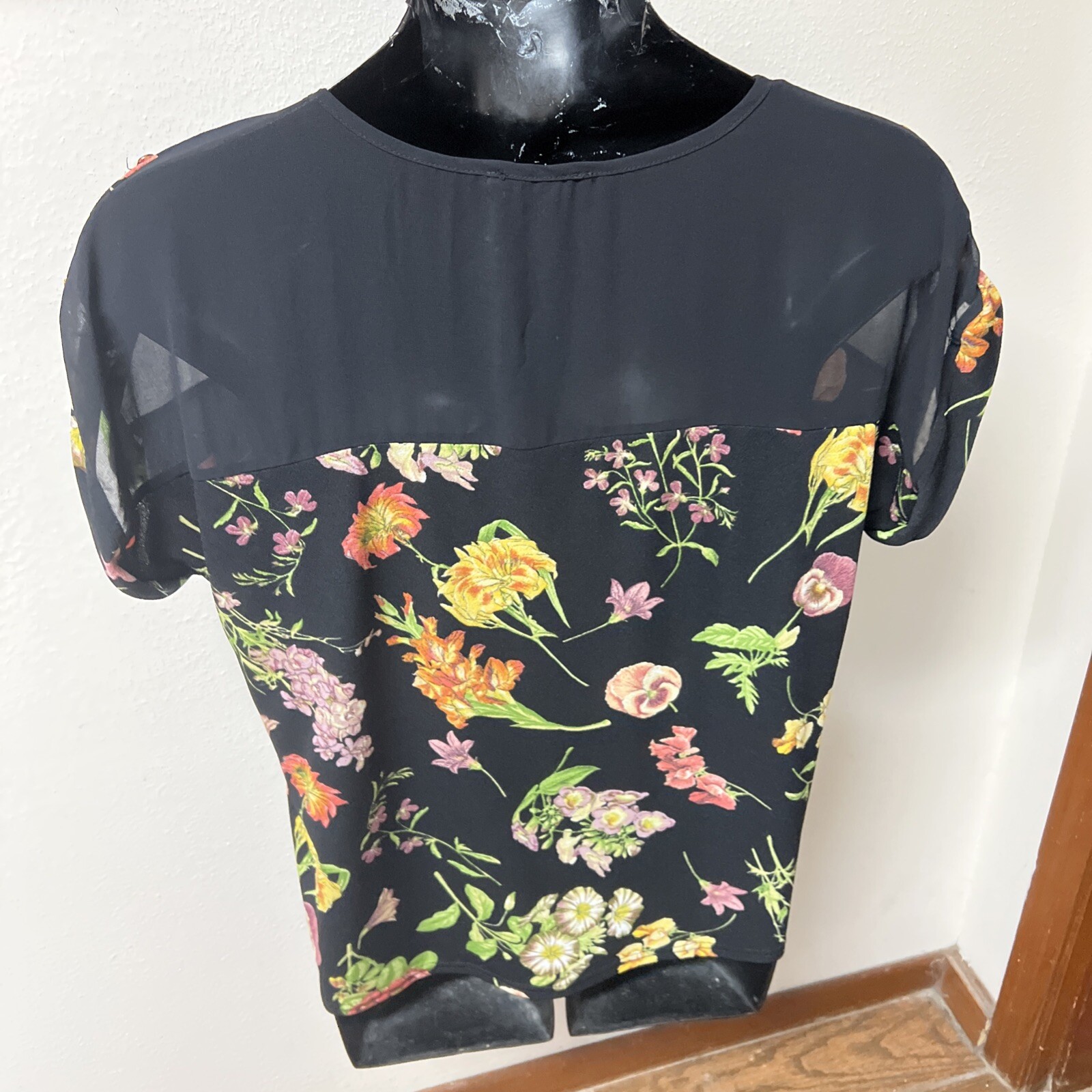 Floral Chiffon Top Black Yoke Cap Slv Brass Button Accent Cottage Festive Sz 1X