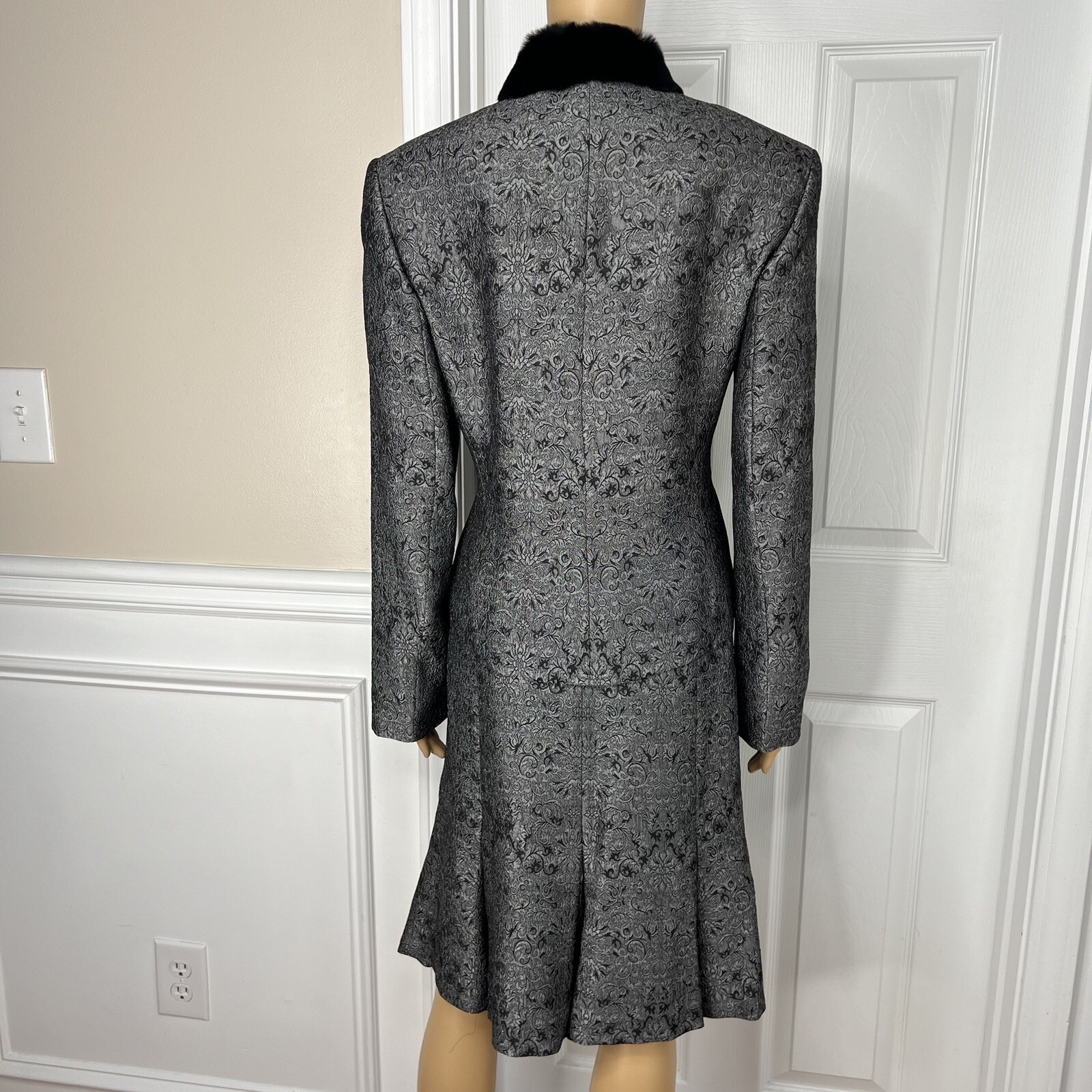 John Meyer Polyester Rayon Skirt Suit 12 Gray Floral Faux Fur Collar Timeless
