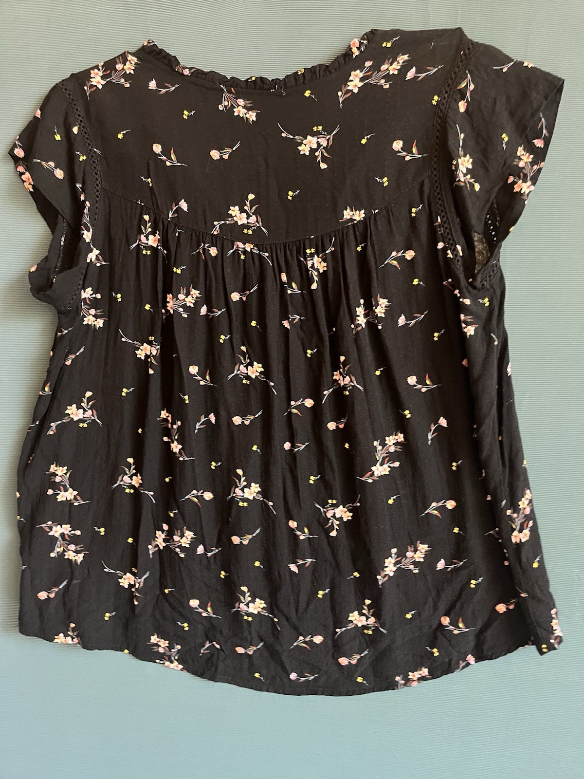 Buffalo David Bitton Women’s L Regular Black Floral V-Neck Cap Sleeve Blouse