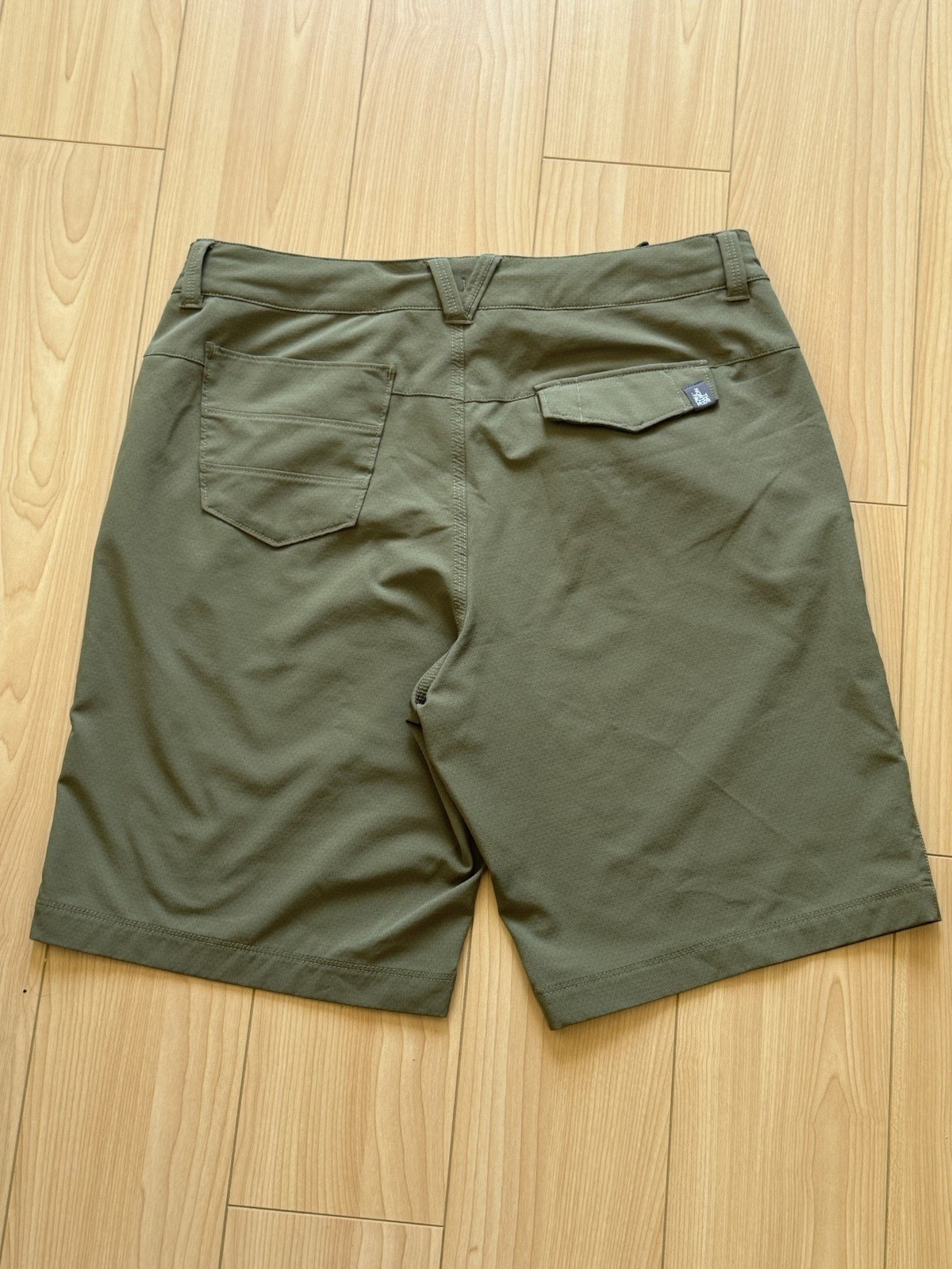 North Face Green Hybrid 10 in Inseam Casual Shorts Flat Front Men’s Size 32