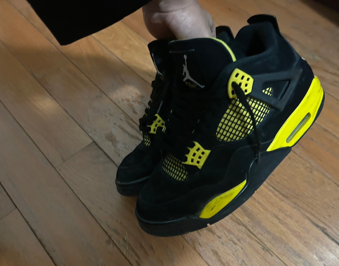 Size 9 – Jordan 4 Retro Mid Thunder