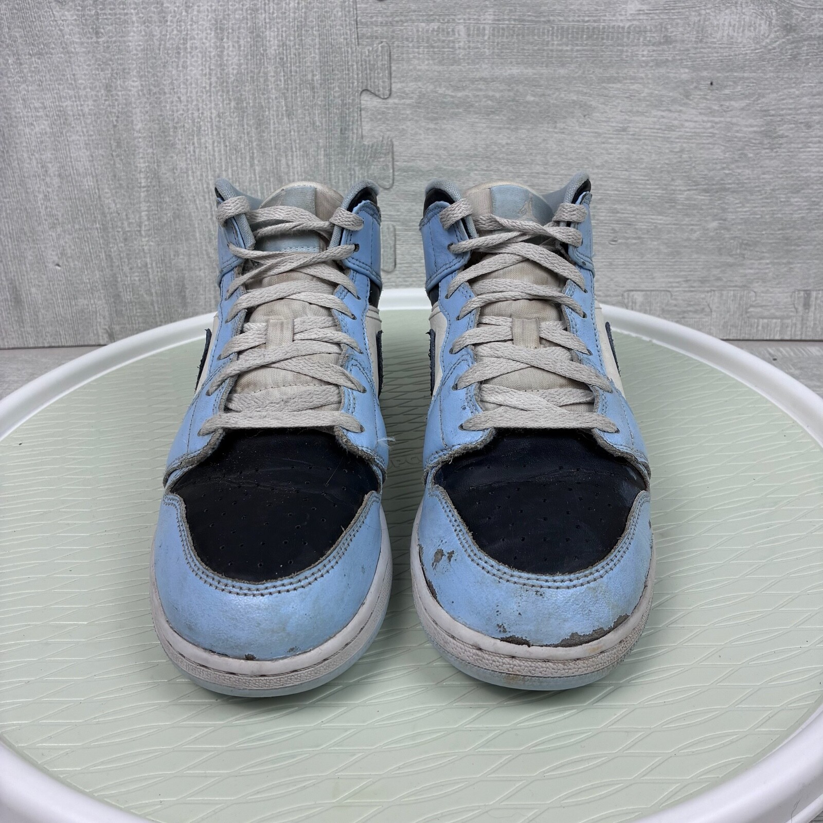Nike Air Jordan 1 Mid Ice Blue Black White UNC Size 7Y 555112-401
