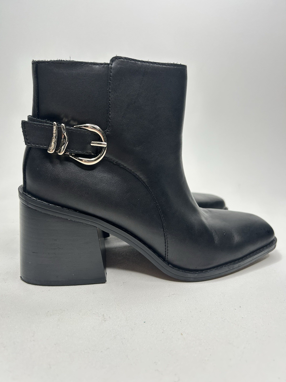VINCE CAMUTO Sameena Ankle Bootie sz 7.5M Black Leather Buckle Accent