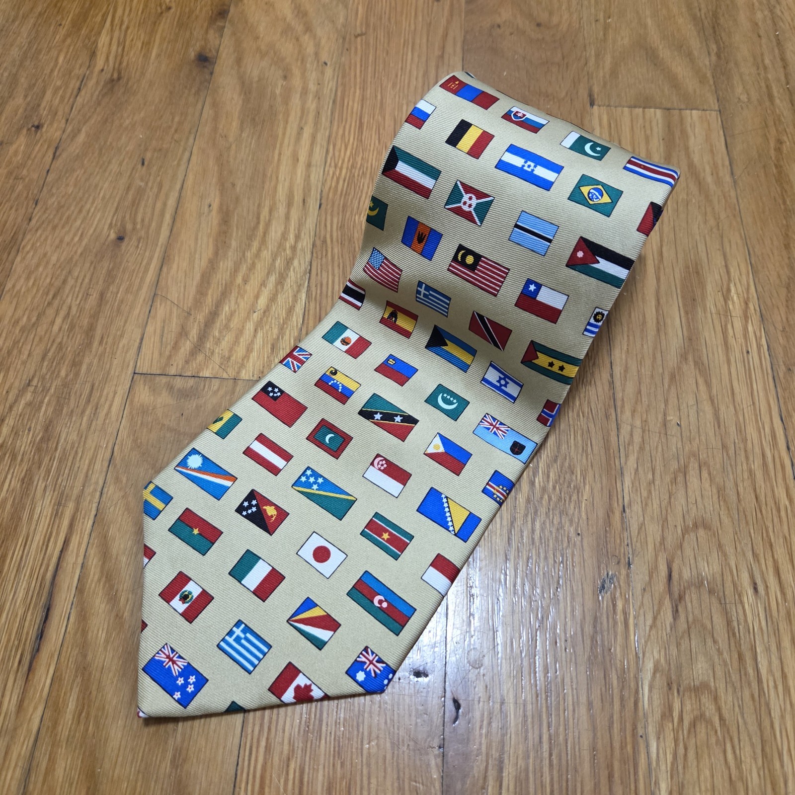 Museum Artifact 100% Silk Around The World Novelty NeckTie OS Multicolor 57″ 60″