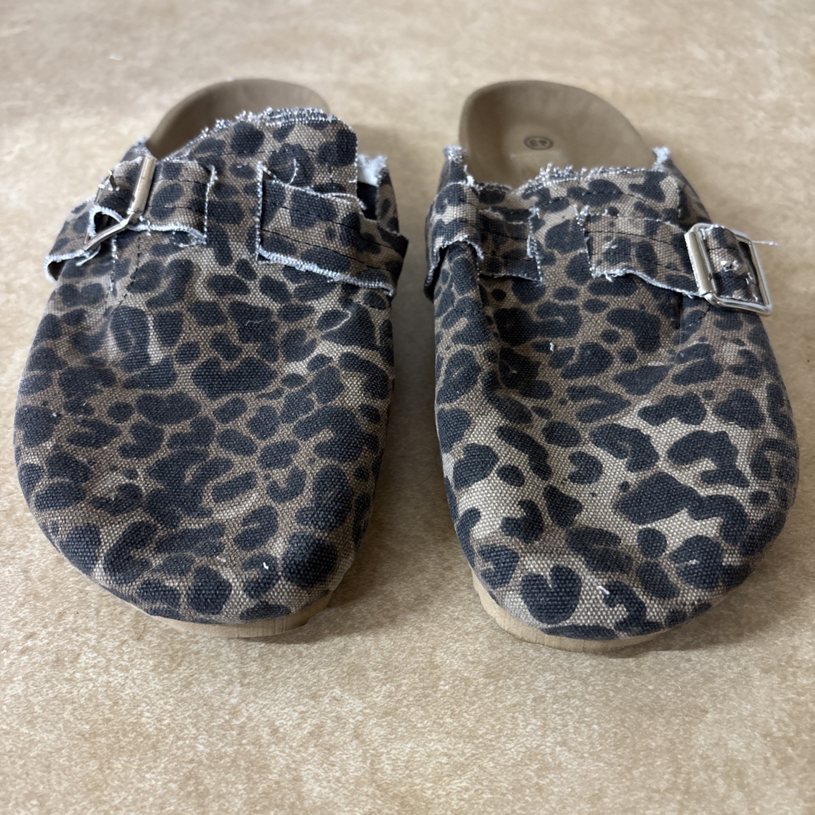 Womens Distressed Cheetah Print Slip On Clogs Size 9