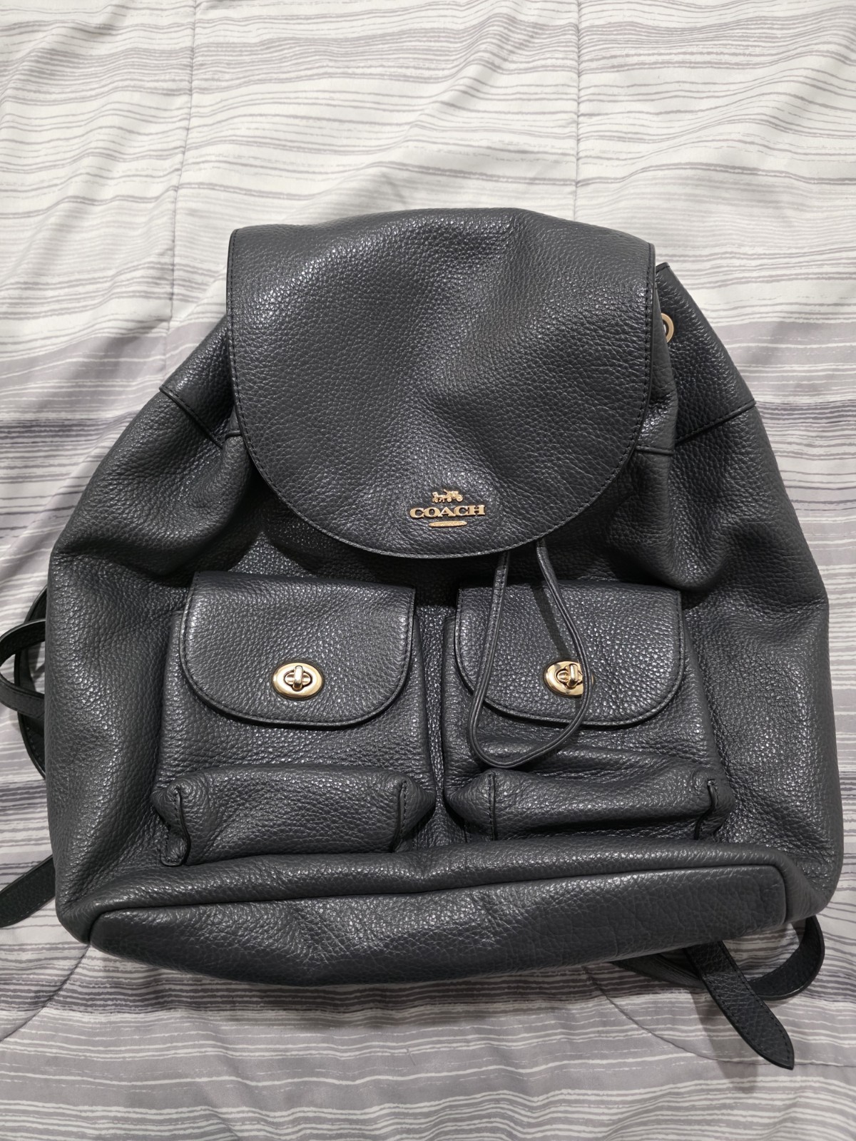 Coach Black Pebbled Drawstring Backpack Turn Lock Pockets Gold Hardware Women