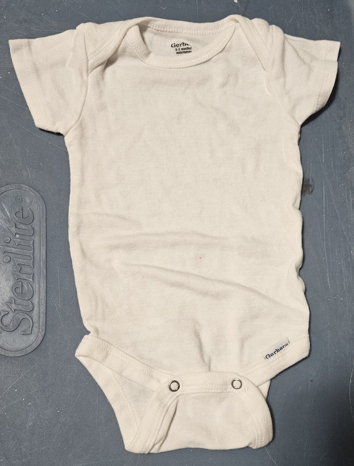 7 Count Carter’s Classic White Short Sleeve Bodysuits 0 -3 Months