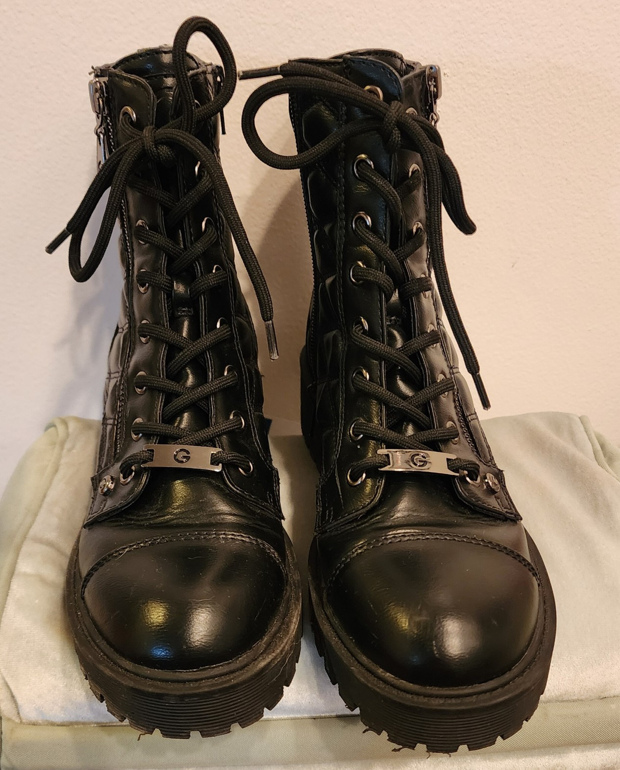 GUESS Orra Black Quilted Lace-Up Side Zip Combat Ankle Boots Cap Toe 8.5M