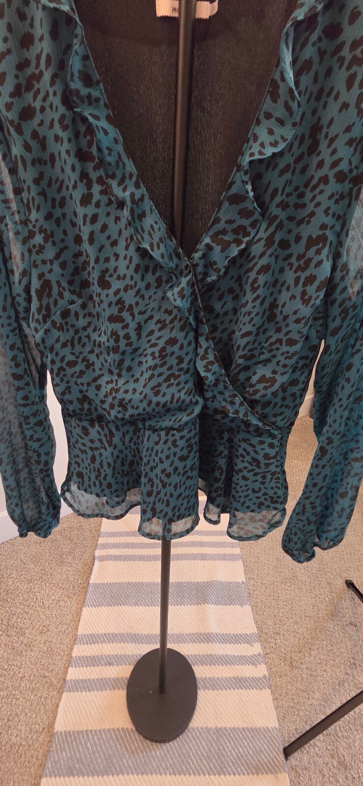 mi ami Women’s Long Sleeve Ruffled Wrap Blouse XL
