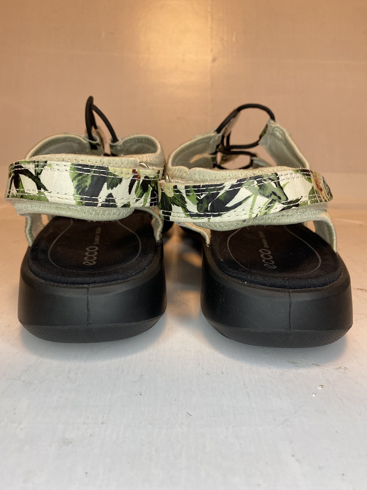 ECCO SOFT 5 Women’s Sandals Size 7 US /38 Cream Floral Toggle Laces Strap Back