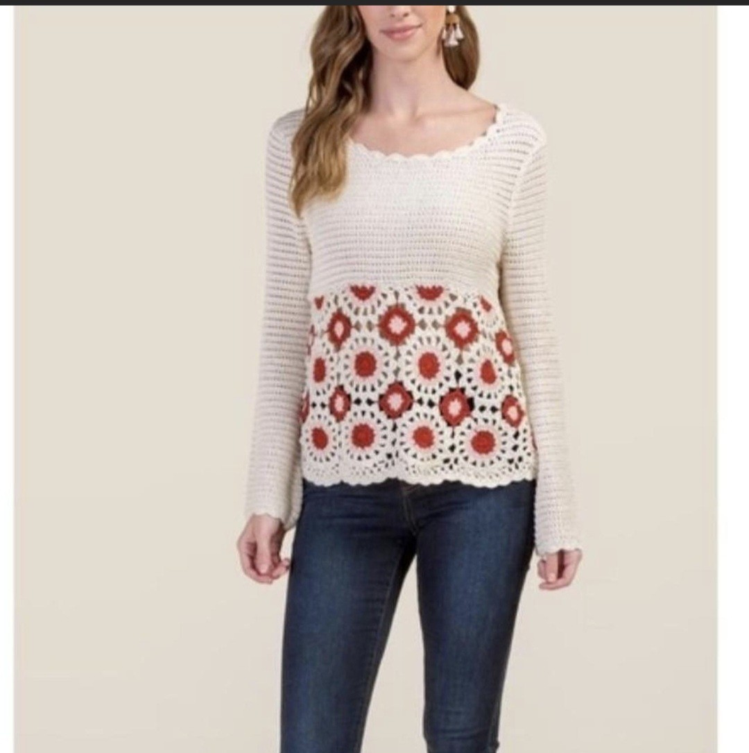 francesca’s Beige/Red Crochet Open-Knit Floral Sweater Scoop Neck Bell S