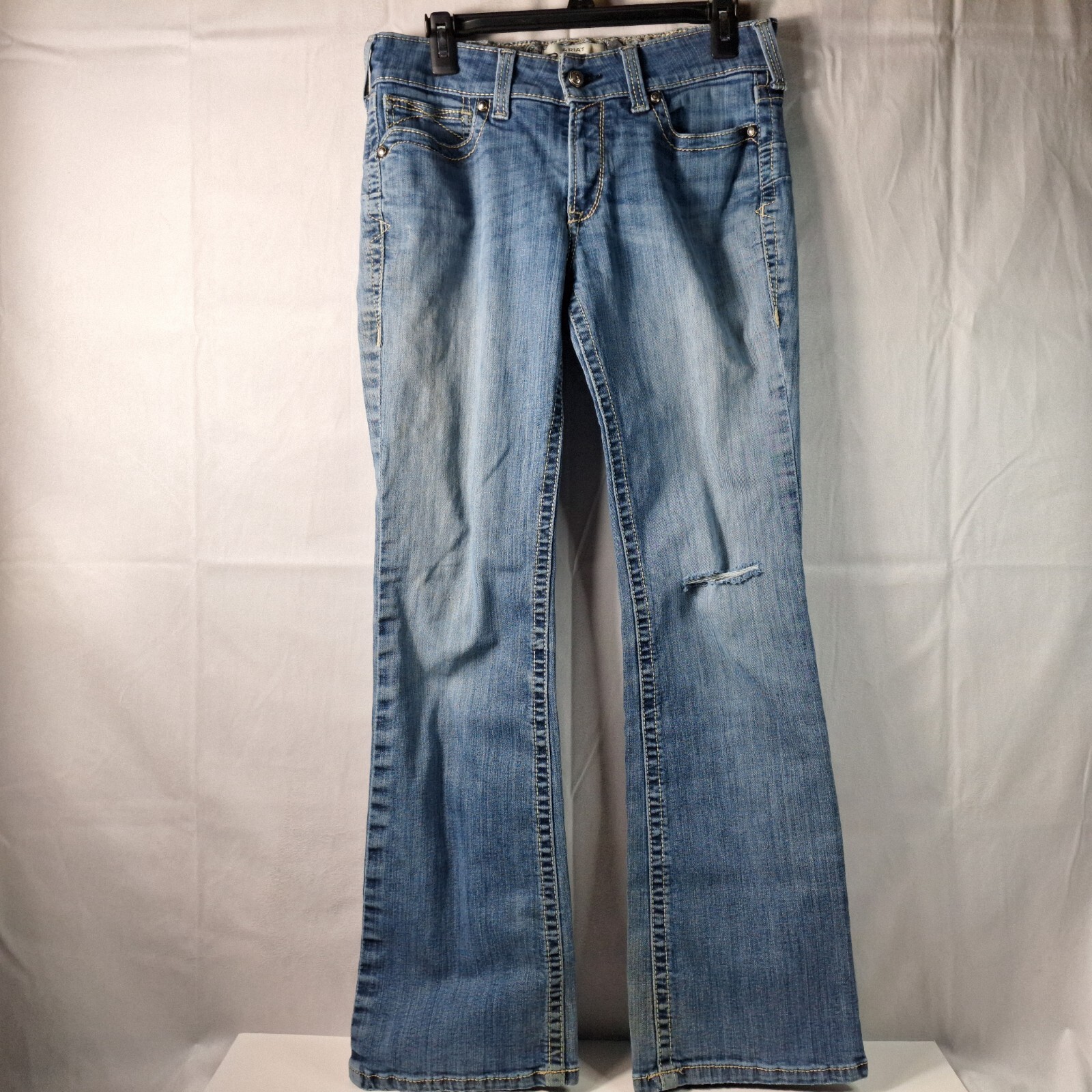 ARIAT Jeans Womens Sz 31R (30R) Blue Medium Wash Embellished Pockets Flare Leg