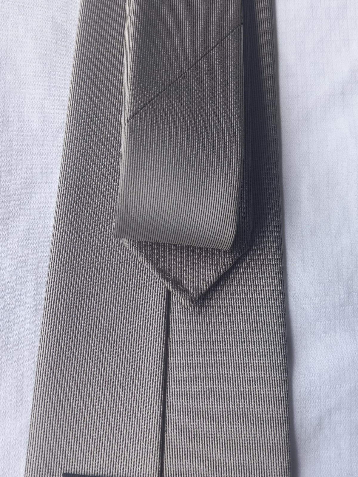 GRAY SOLID COLOR TIE BRAND: HÈRMES, FRANCE