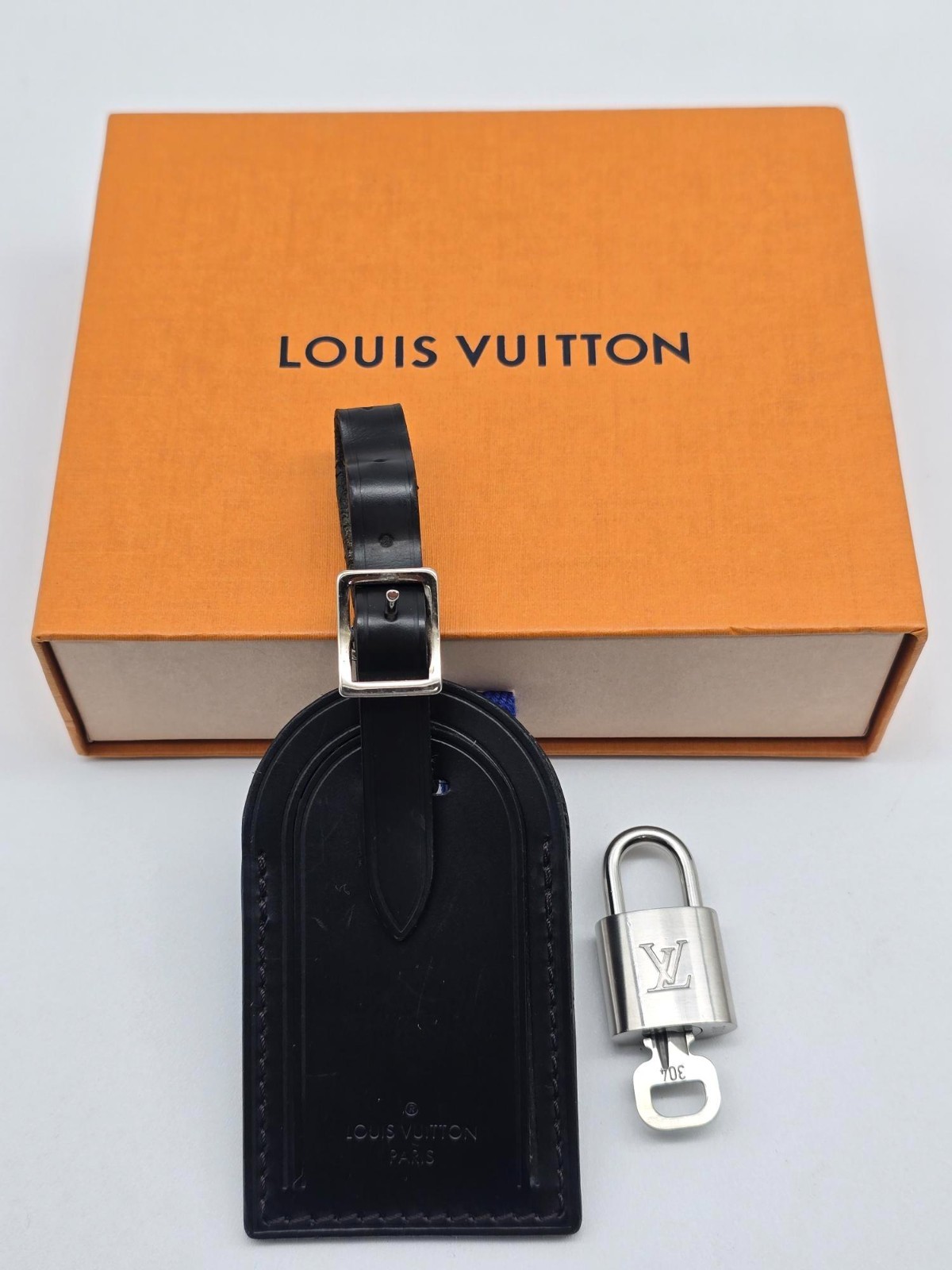 Authentic Louis Vuitton Black Luggage Tag Silver LV Padlock Key & Box