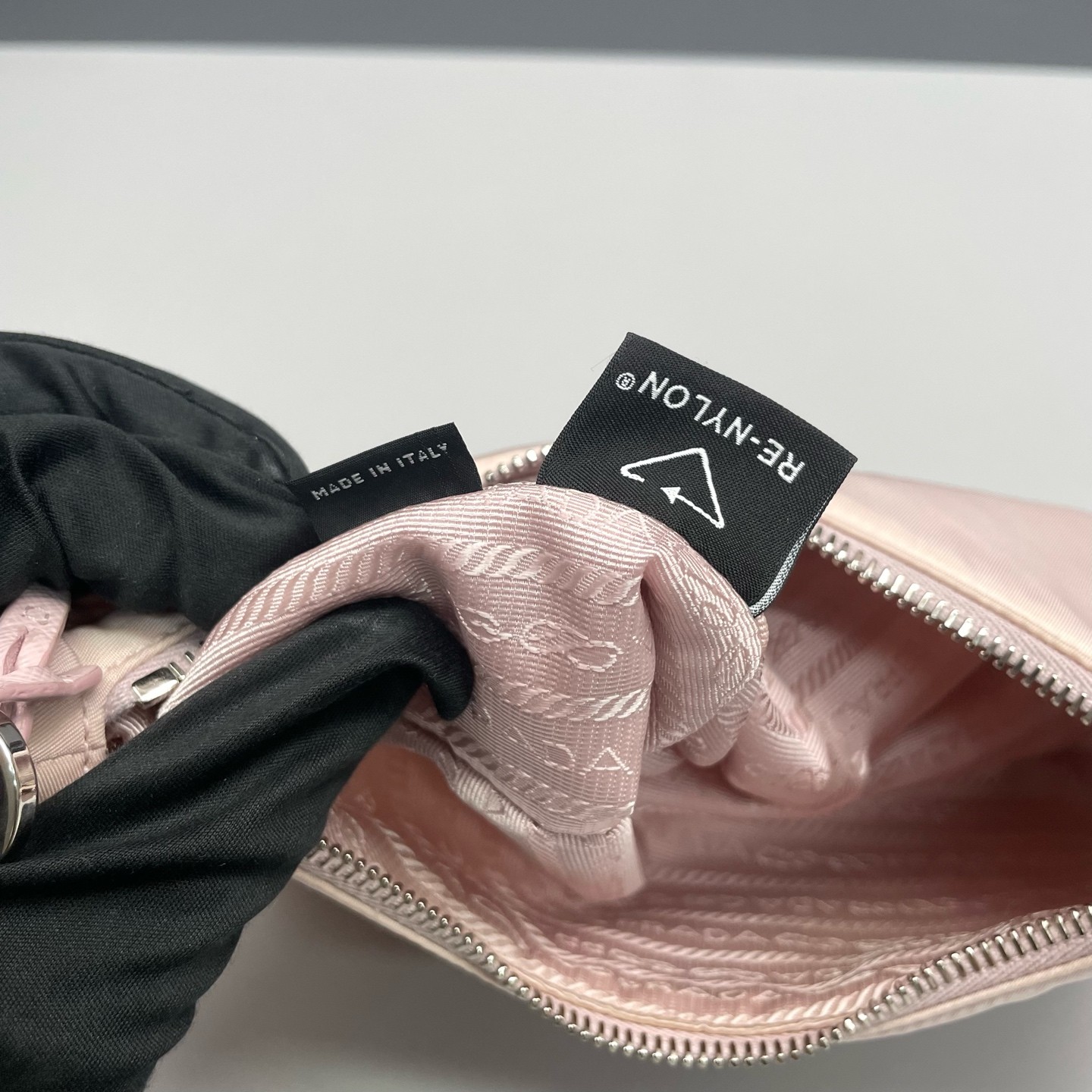 Prada Re-Edition 2005 Hobo Normal Lt Pink Parachute Nylon Crossbody Duty Paid