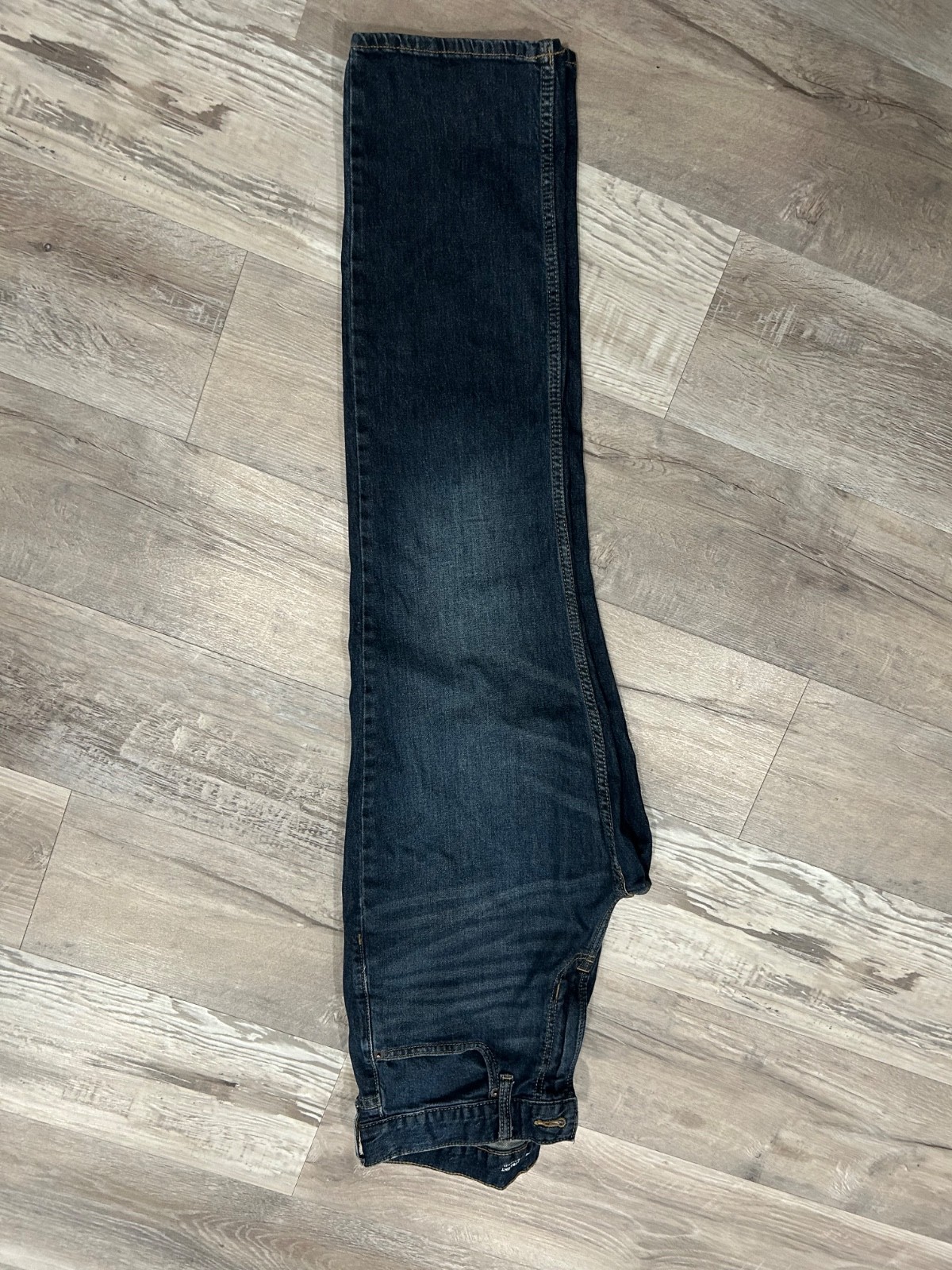 Old Navy 33×32 straight dark blue jeans in great condition