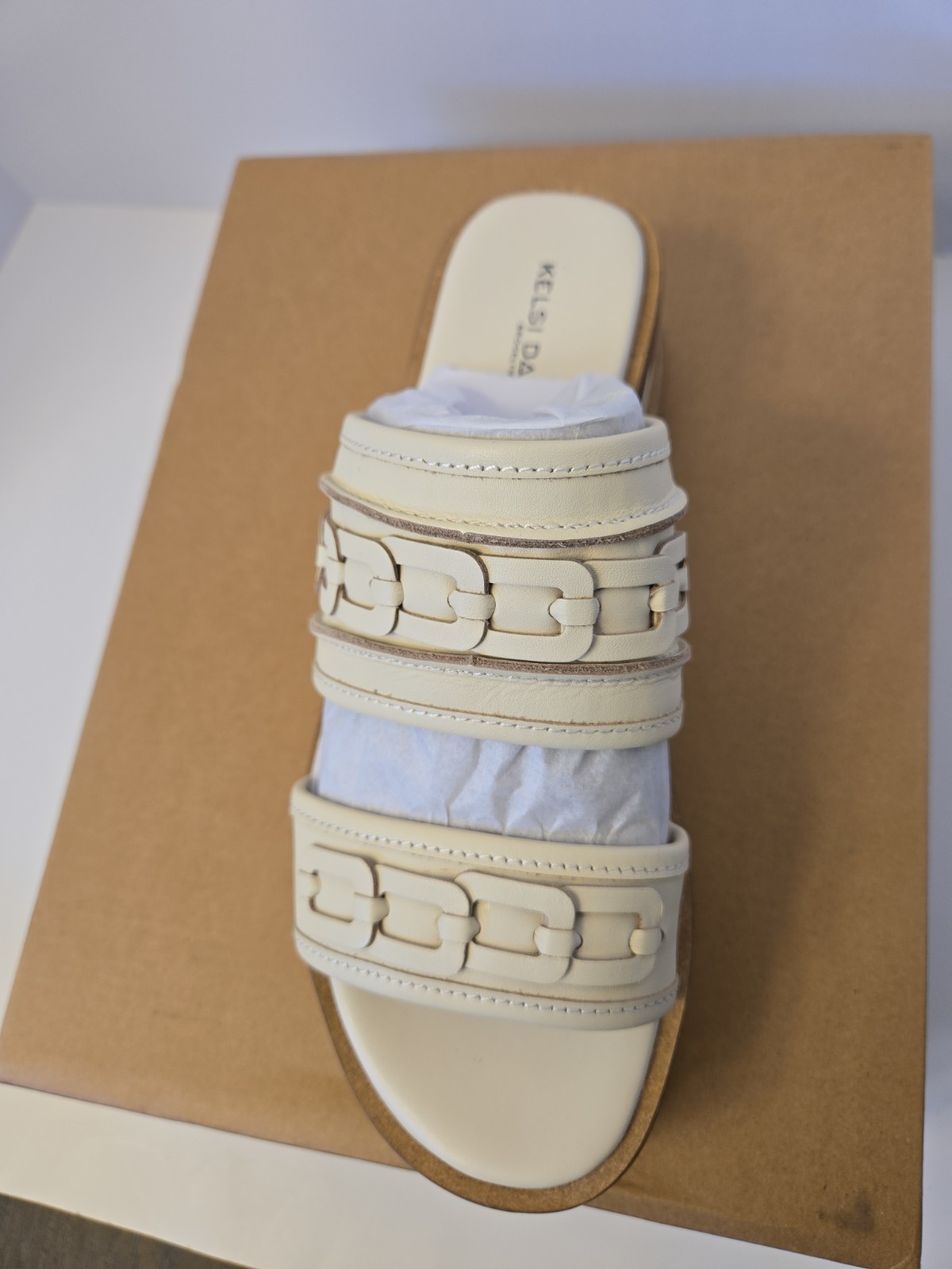 Kelsi Dagger Brooklyn Drift Salt Platform Sandals White Leather Chain Detail 7.5