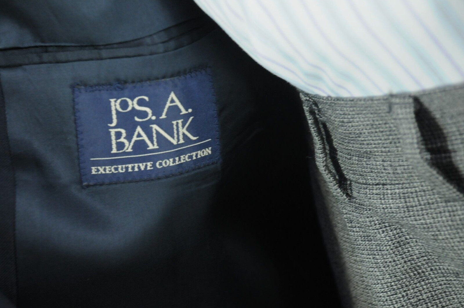 Jos A Bank Men’s Solid Navy All Season Wool Blazer Sport Coat 42R 42 Regular