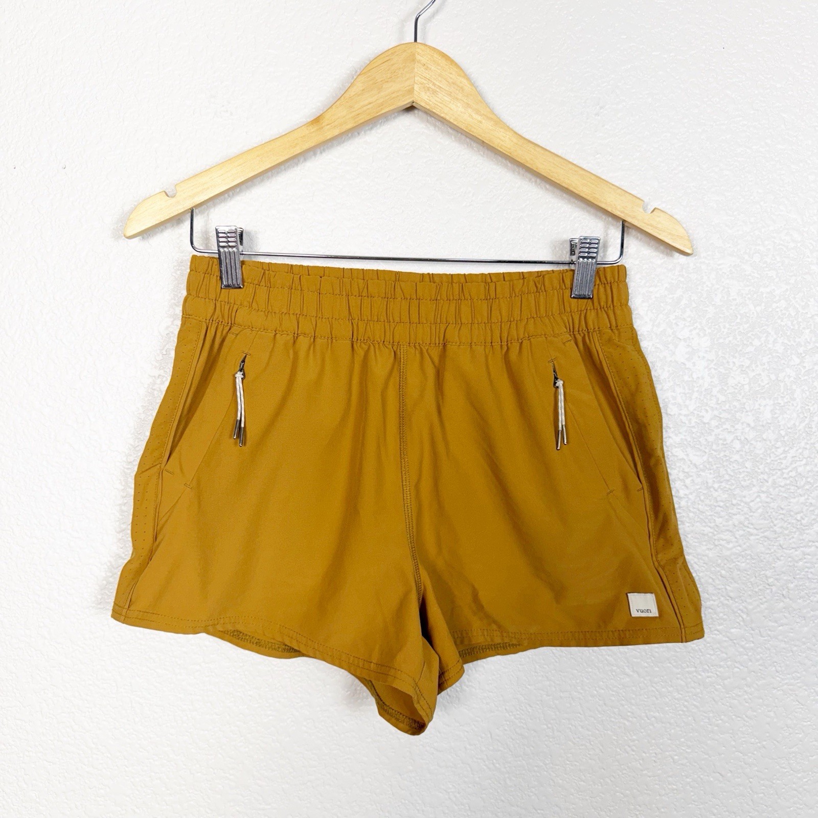 Vuori Dash Performance Shorts Size Medium Womens Active Athletic Mustard Color
