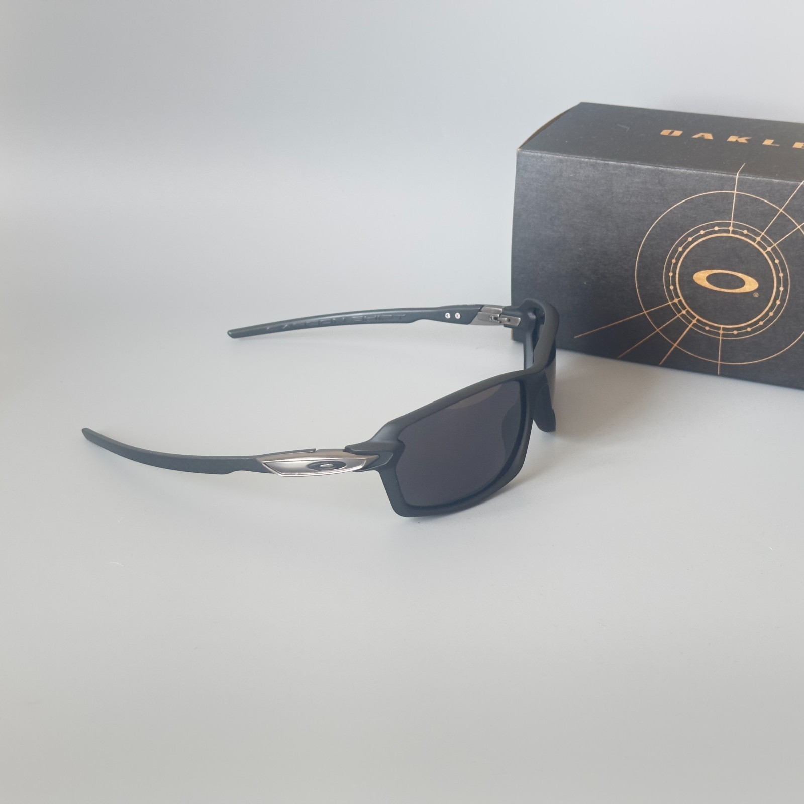 Oakley Carbon Shift OO9302 Matte Black Black Lens Sunglasses Carbon Fiber