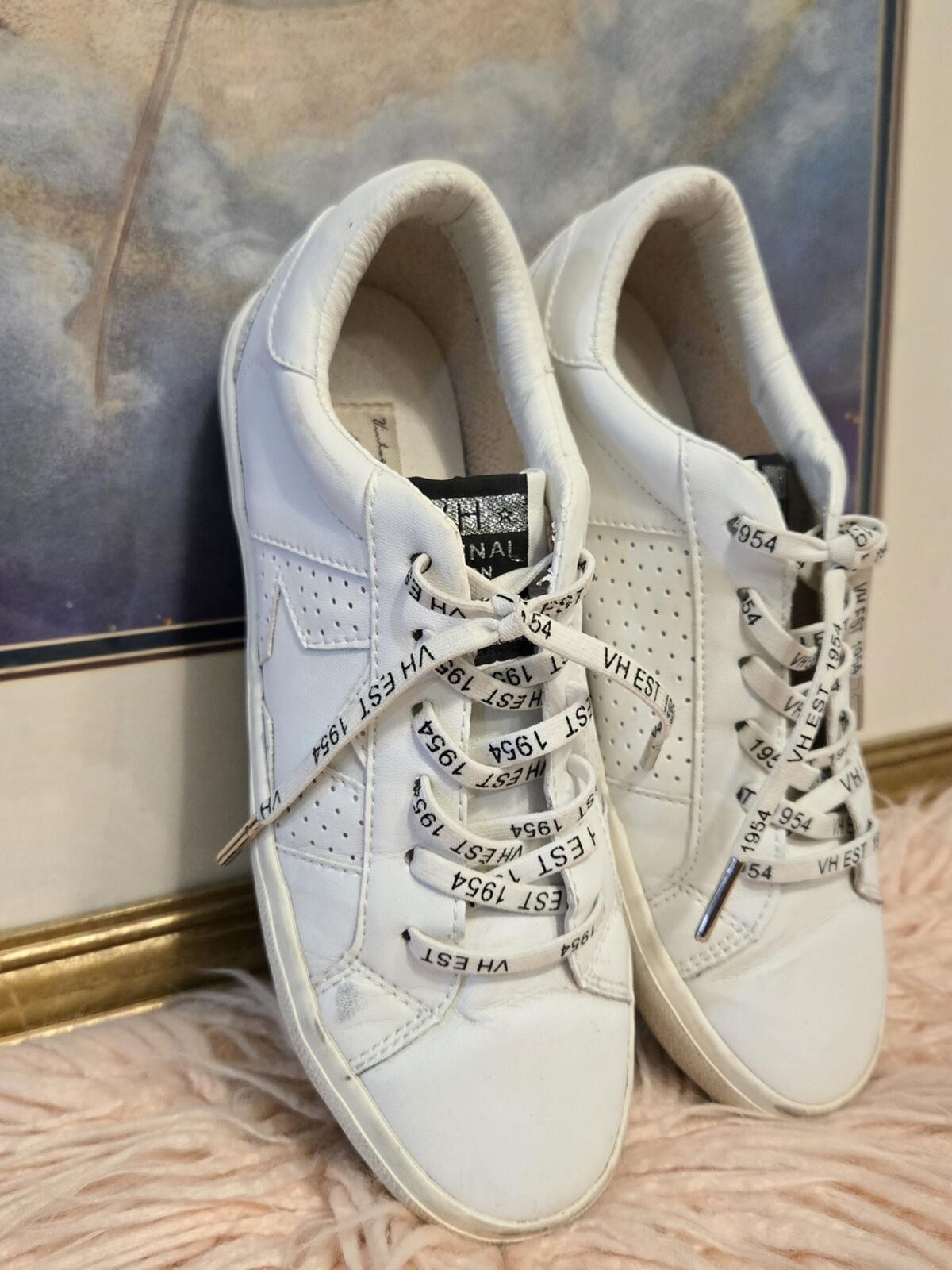 Vintage Havana White Perforated Low Top Sneakers with Star Branded Laces Sz 7.5