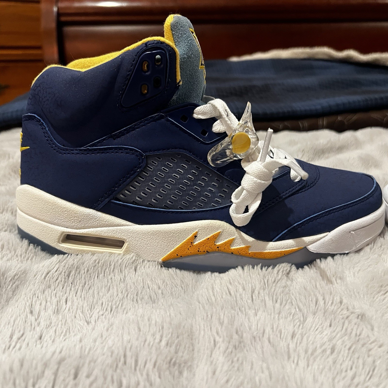 Air Jordan 5 Marquette MU PE Style Navy Yellow Nike Air Sz 7 Custom
