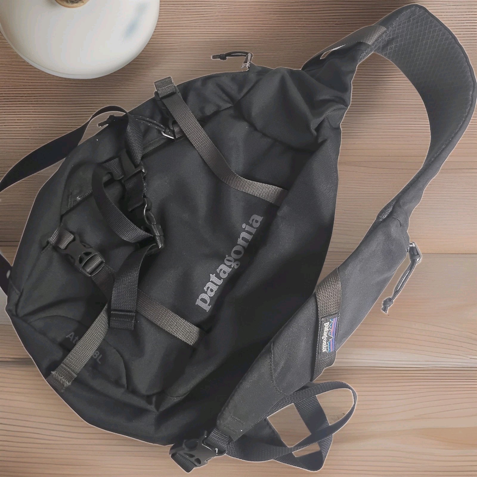 Patagonia Atom 8L Sling Crossbody Bag Black