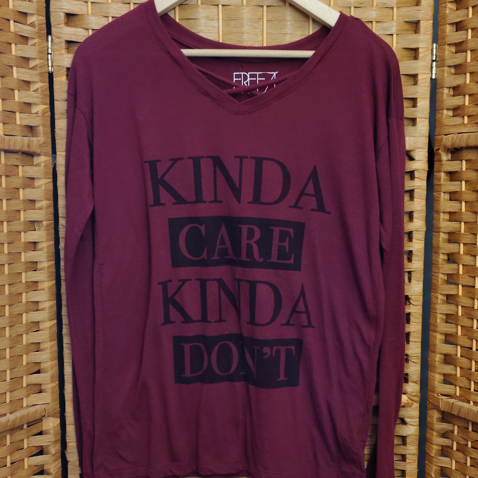 FREEZE Women’s Burgundy Graphic V-Neck Long Sleeve Pullover T-Shirt XS
