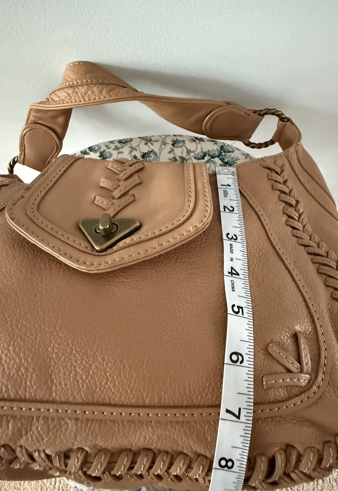 Vintage Wilsons Leather Y2K Light Brown Pebbled Whipstitch Turn Lock Flap Bag