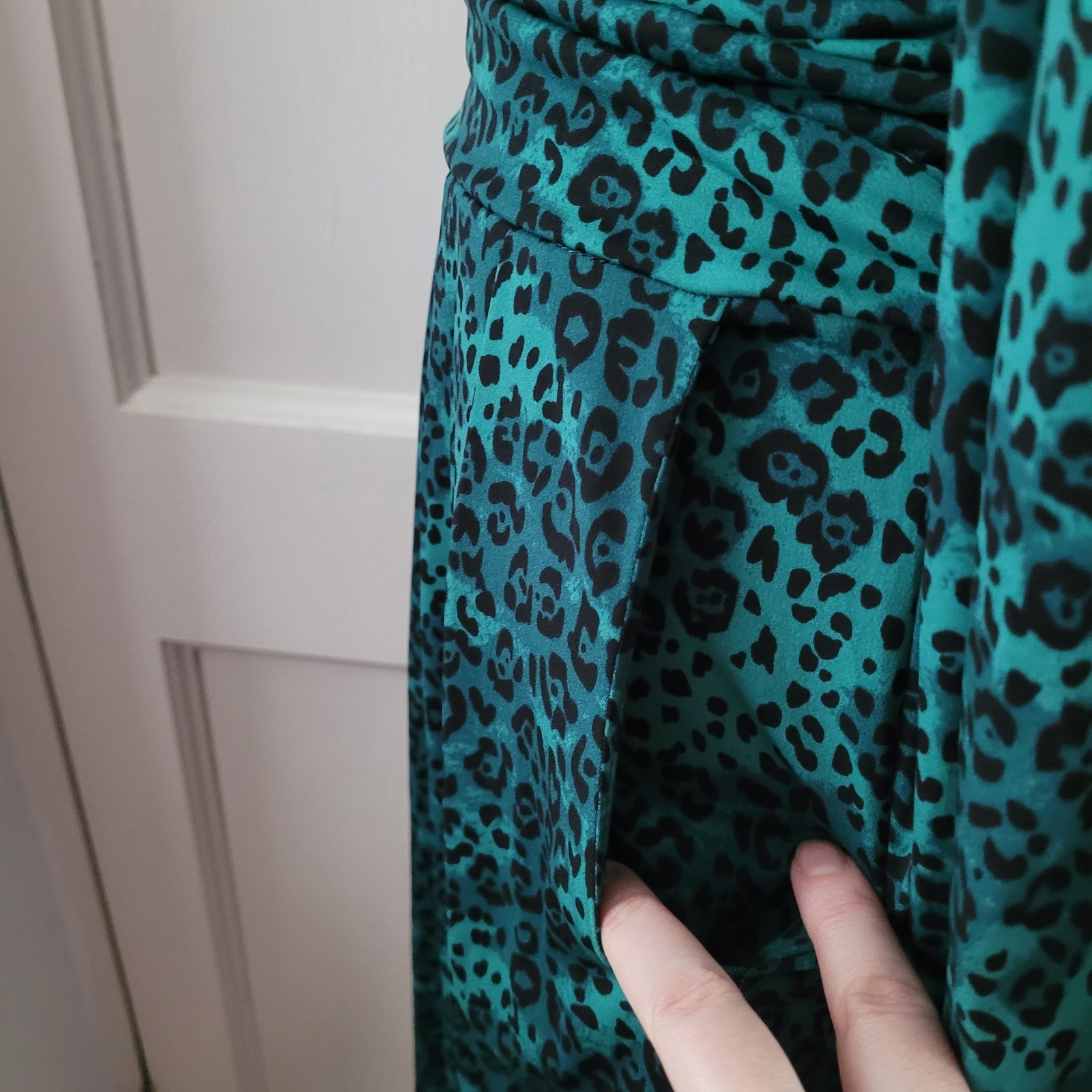 Jolie Moi Green Animal Print Jersey Dress V-neck Knee Length Pockets Size 14 Uk
