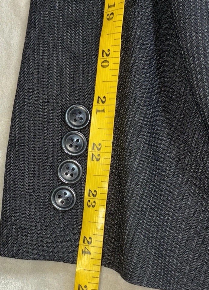 Armani Collezioni Saks Blazer Men’s 40R Charcoal Herringbone Wool Italy *hole