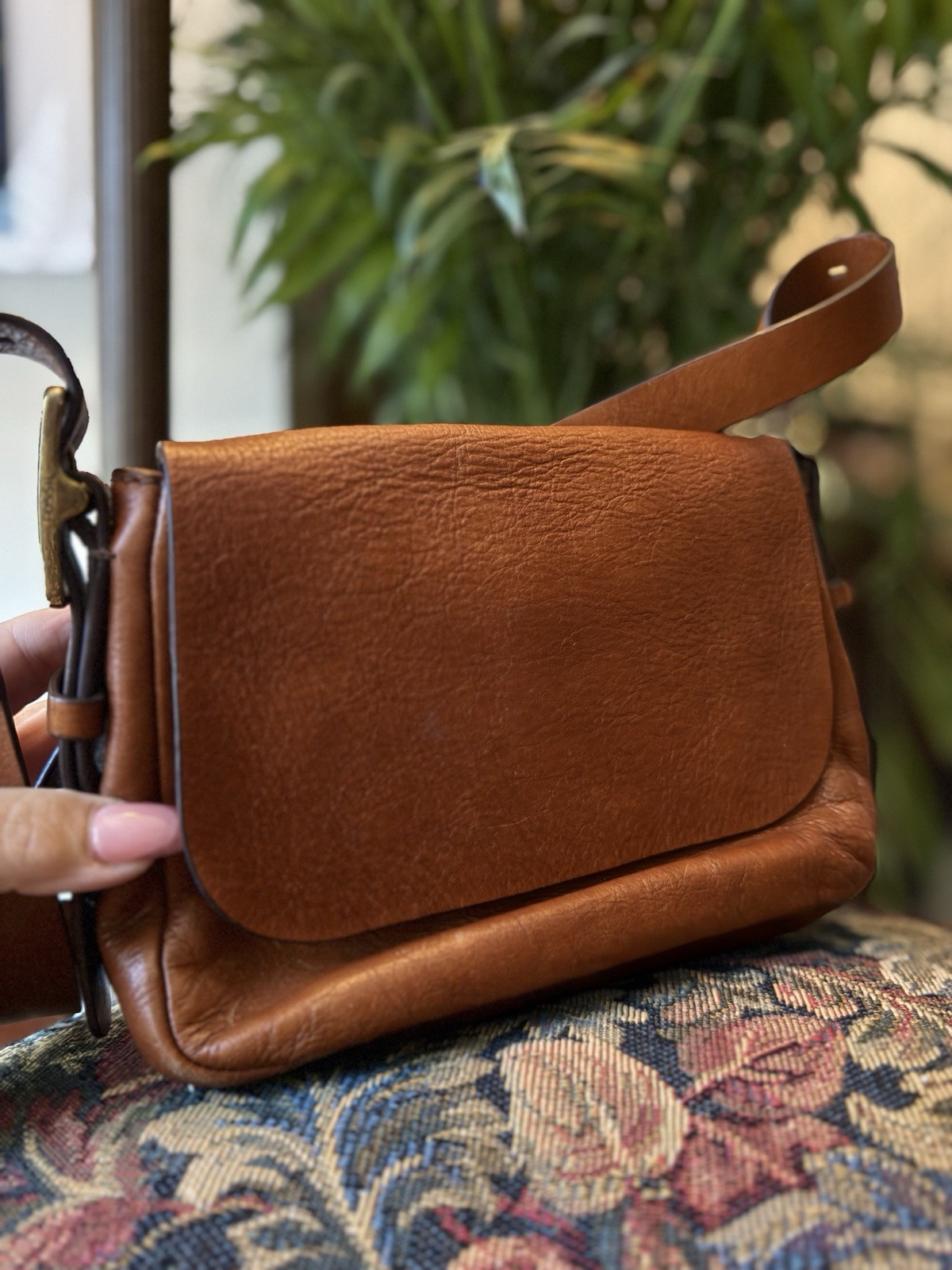 Fossil Brown Crossbody Bag Zip Pocket Zip Closure Gold Tone Adjustable Strap
