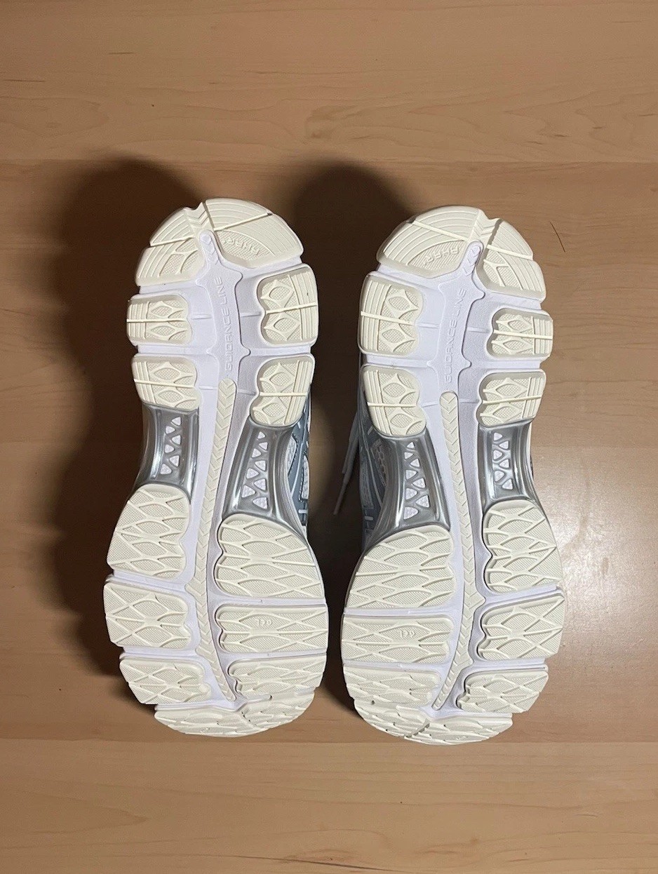 Size 10 – ASICS Gel Kayano 12.1 “White/Dolphin Grey” New/Never Worn 1203A759-101