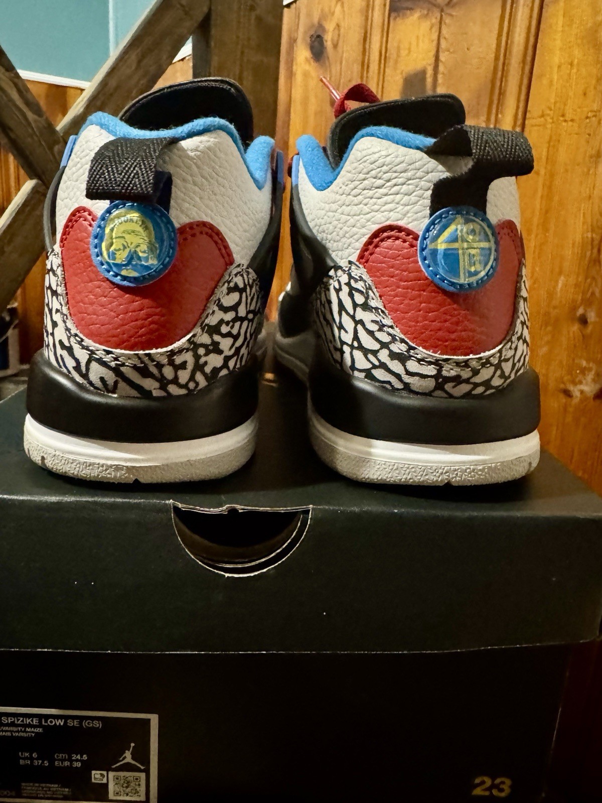 Jordan Spizike Low SE (GS) Kids Sneaker 6.5Y Neutral Grey/Varsity Maize