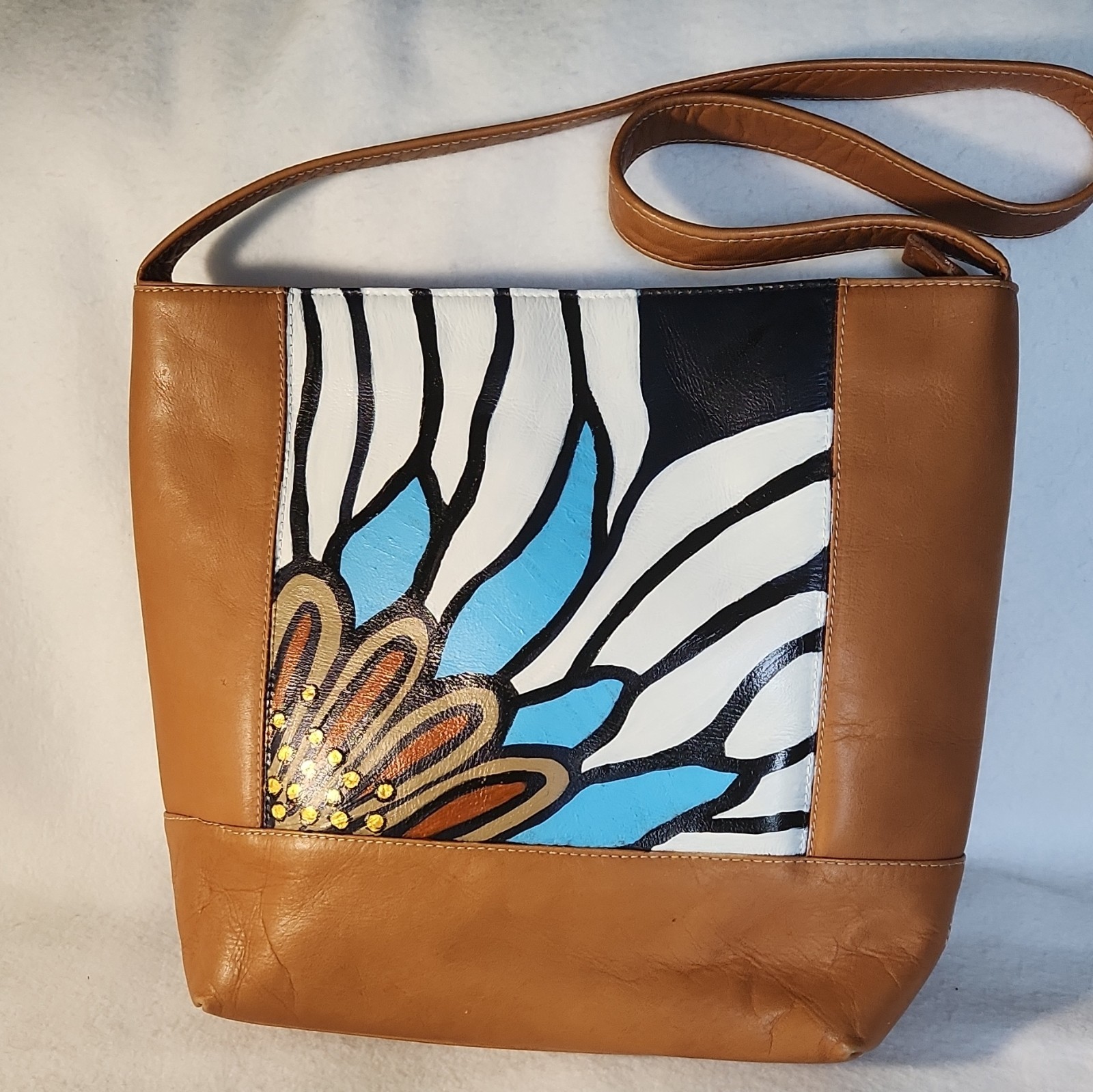 Le Donne Leather Tan Zip Shoulder Bag w/ Painted Floral Design, Inner Pockets